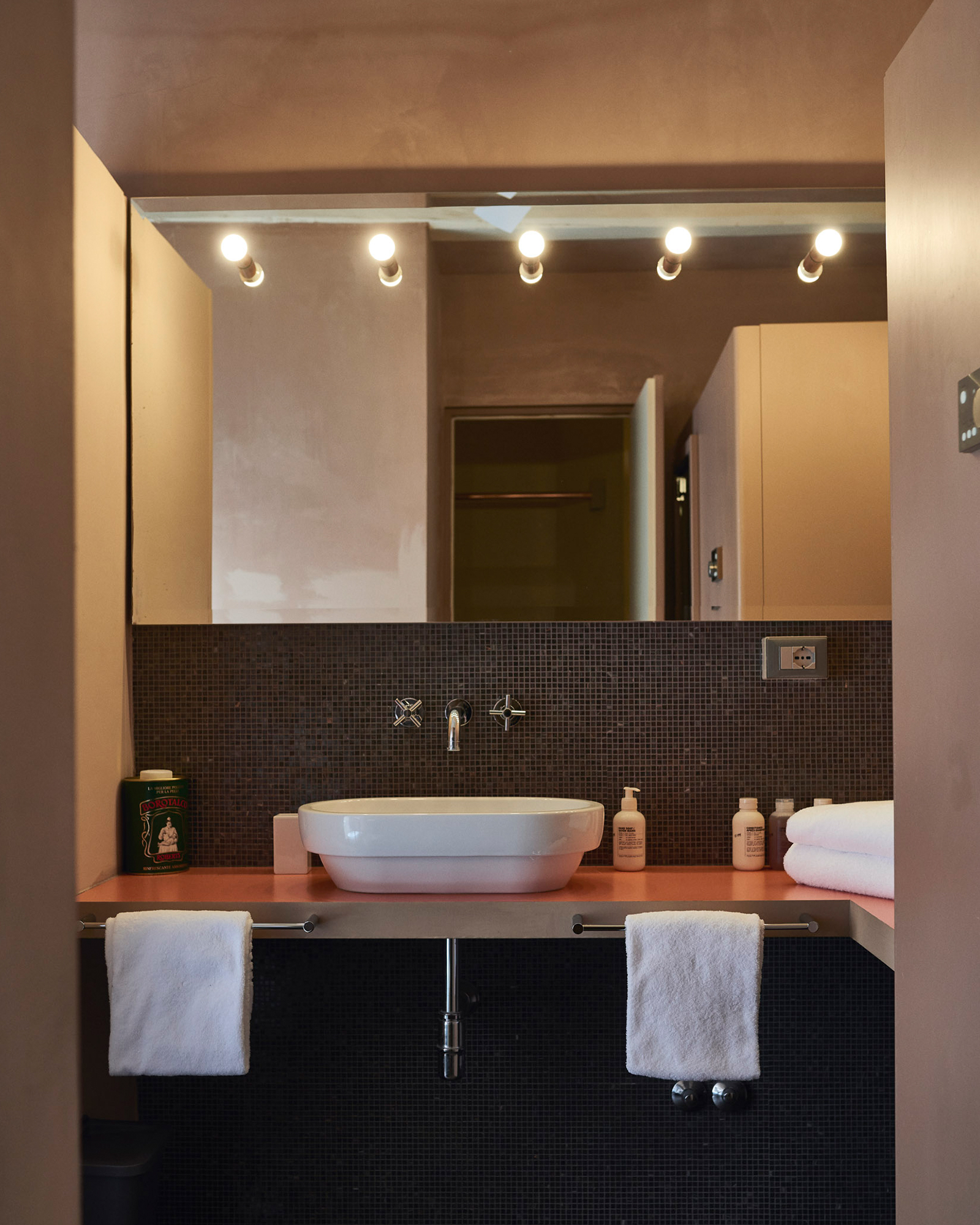 casacau-apartments_apartment_lazio-roma-italy_the-studio-bathroom.jpg