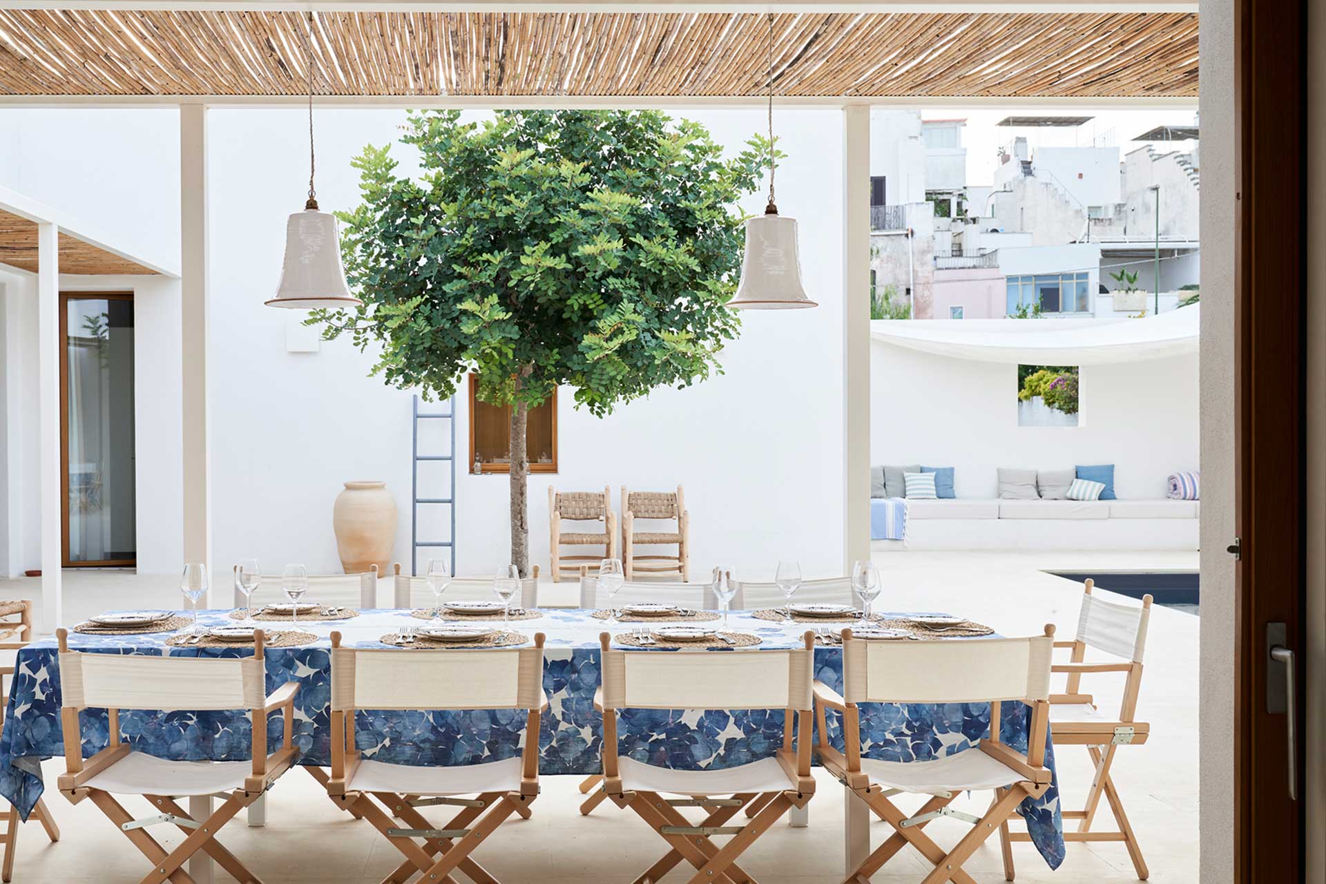 la-torre-bianca_villa_puglia-italy_exterior-table.jpg