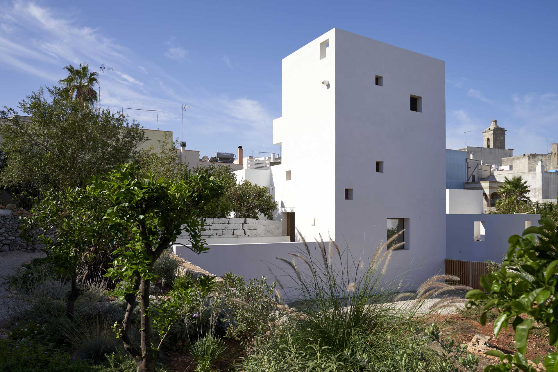 la-torre-bianca_villa_puglia-italy_exterior-torre.jpg