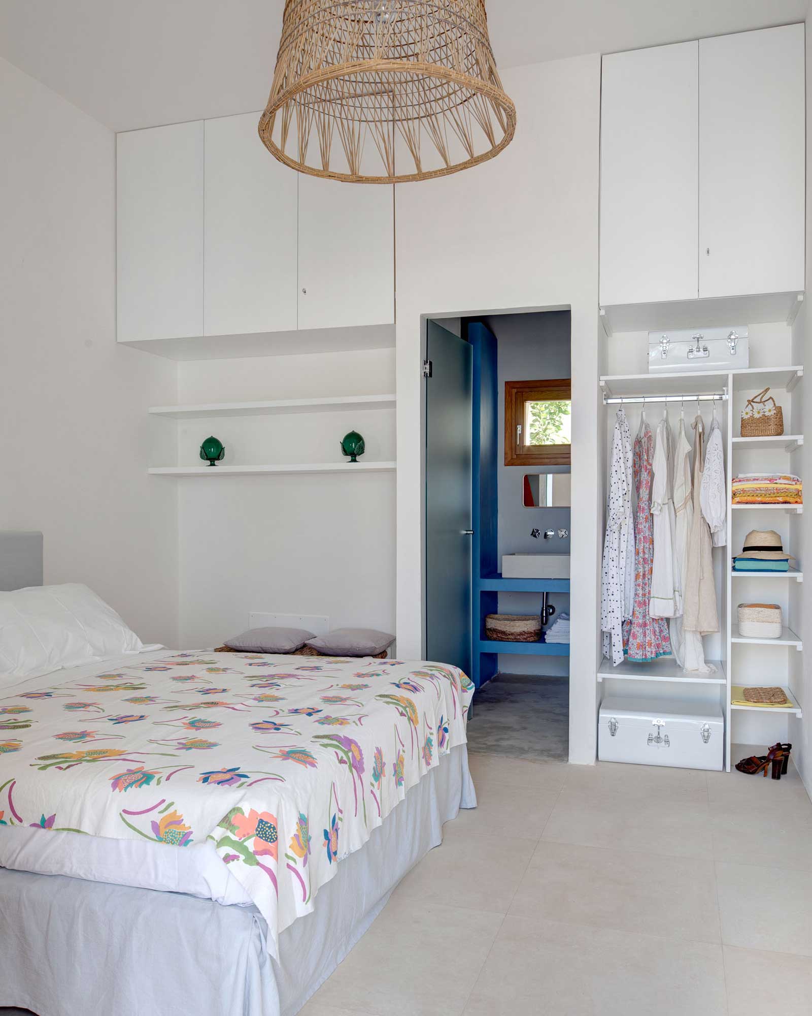 la-torre-bianca_villa_puglia-italy_interior-bed.jpg