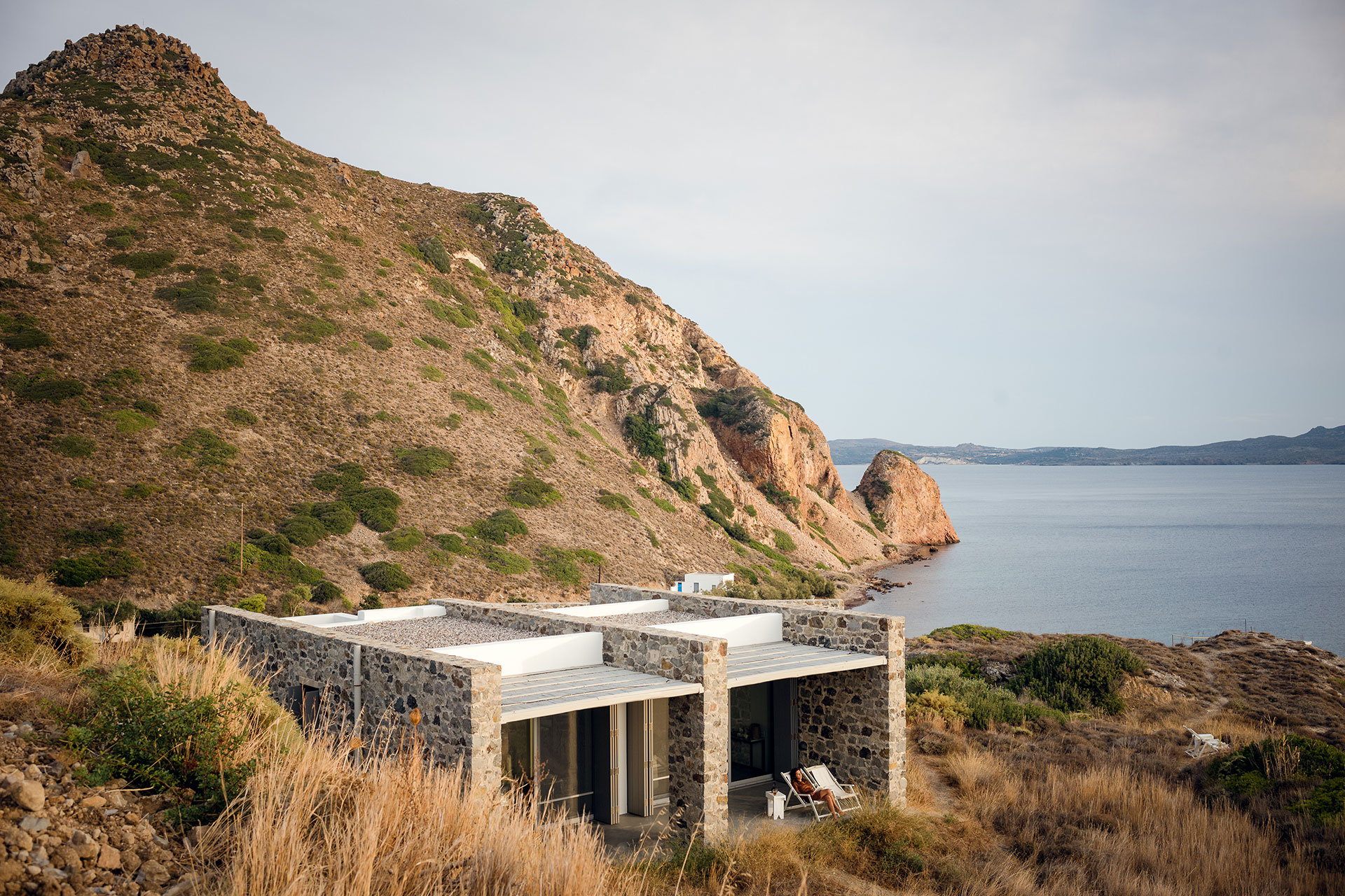 skinopi-lodge_beachhouse_milos-greece_exterior-house.jpg
