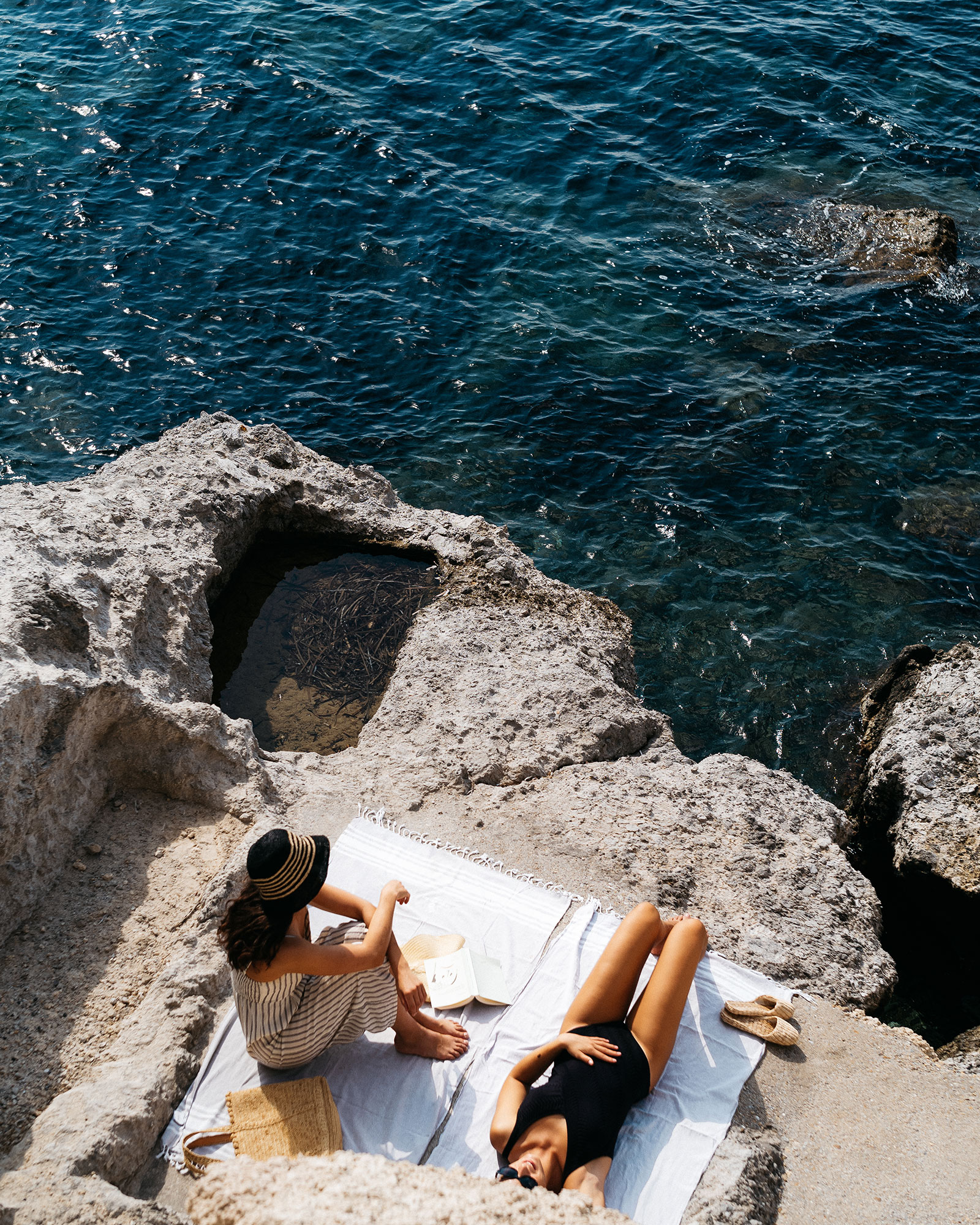 skinopi-lodge_beachhouse_milos-greece_exterior-sea-front.jpg