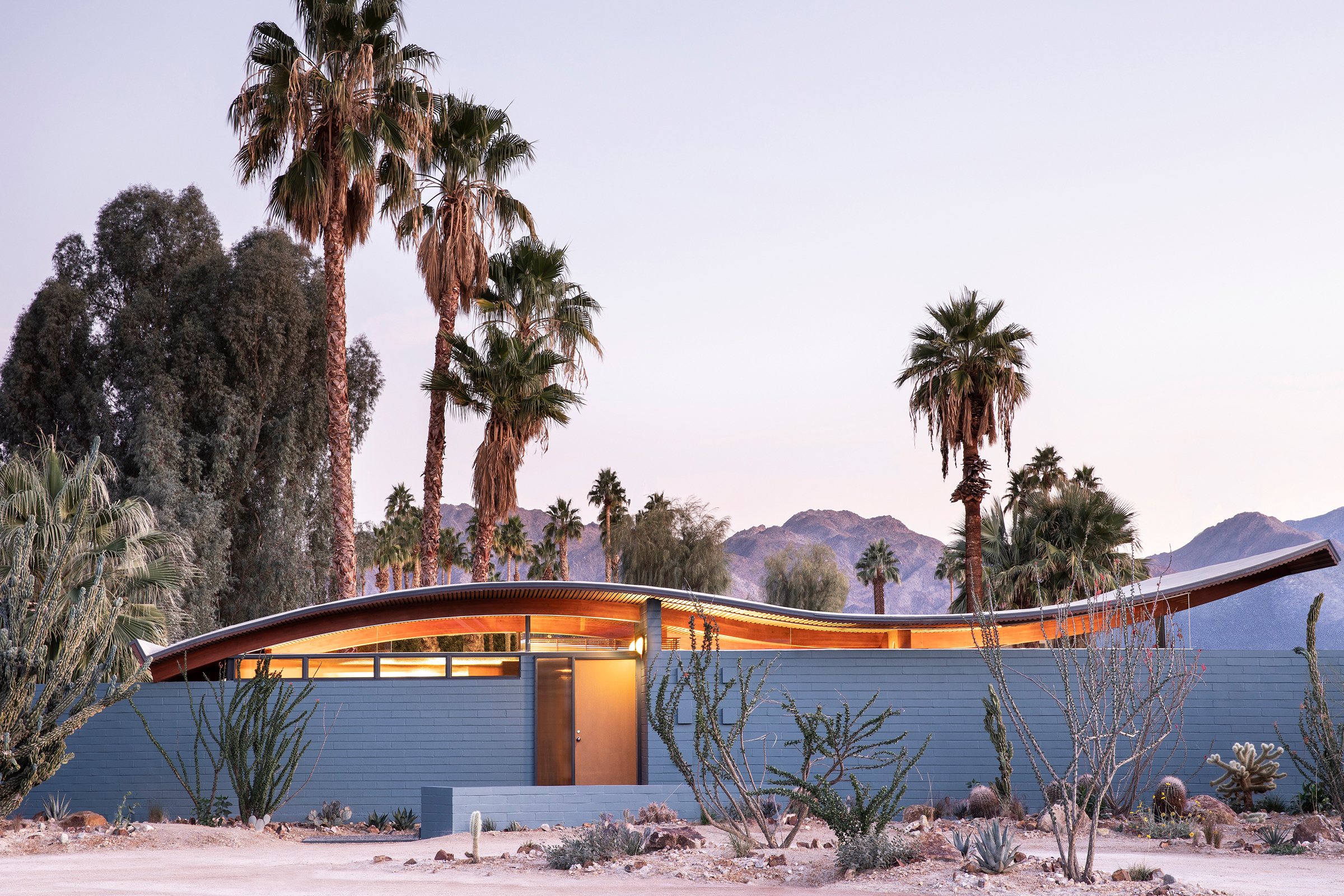 the-desert-wave_house_palm-springs-california_exterior-facade (2).jpg
