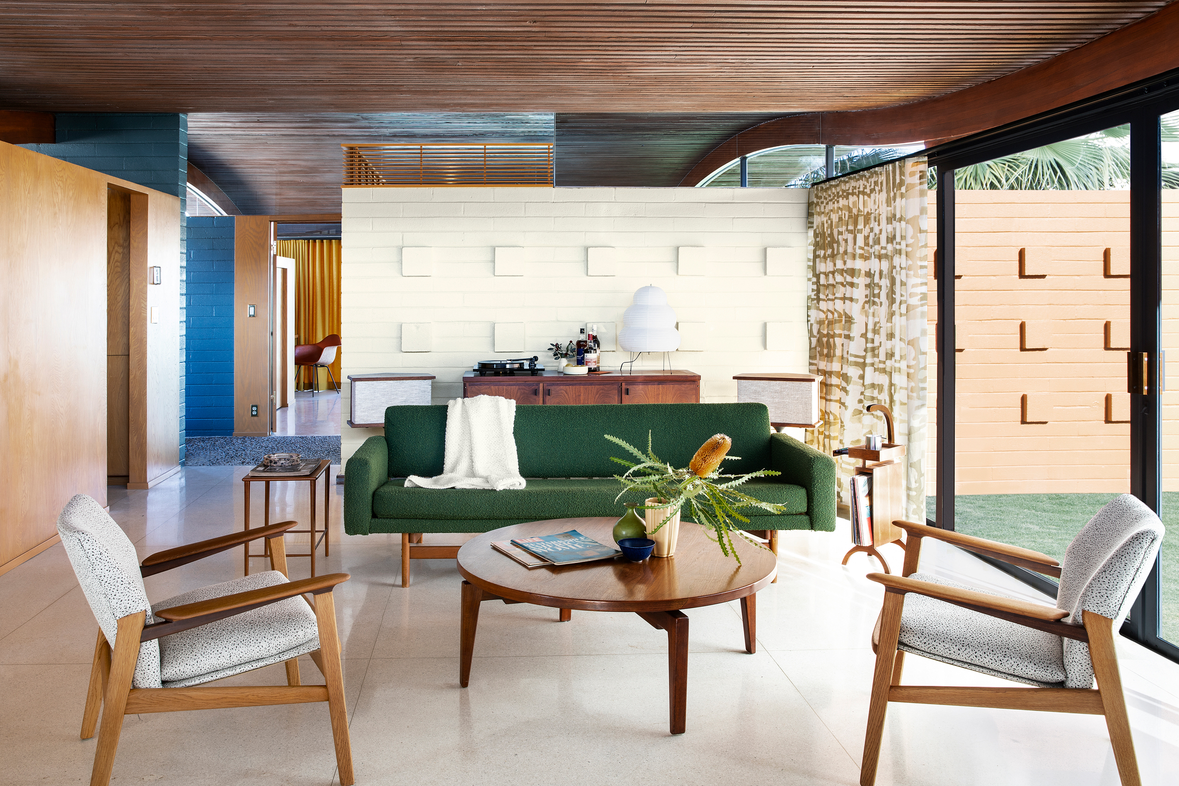 the-desert-wave_house_palm-springs-california_interior-living-room- (1).jpg