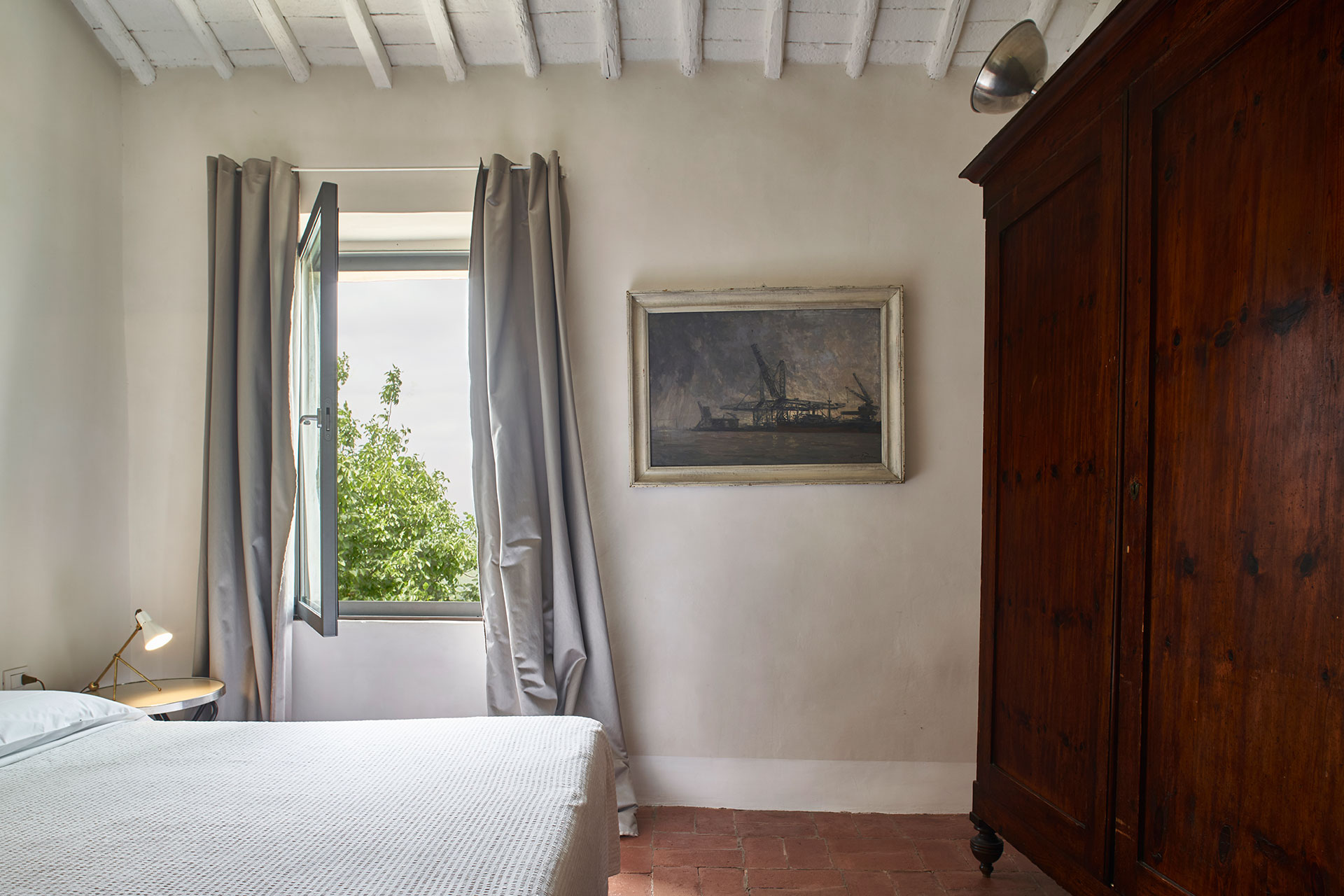casale-di-cellole_farmhouse_tuscany-italy_moon-interior-bedroom-space-design.jpg