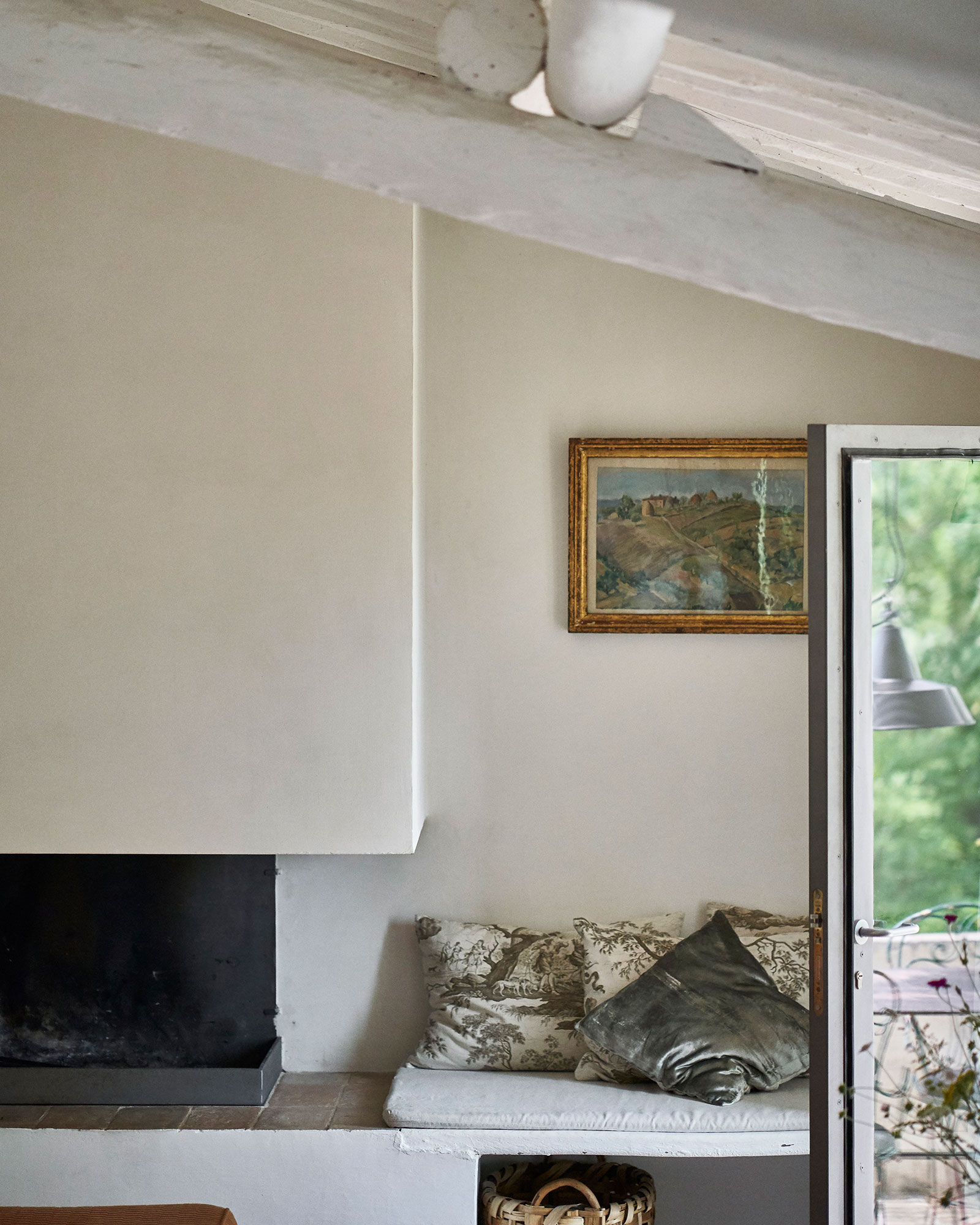 casale-di-cellole_farmhouse_tuscany-italy_moon-interior-detail-space.jpg