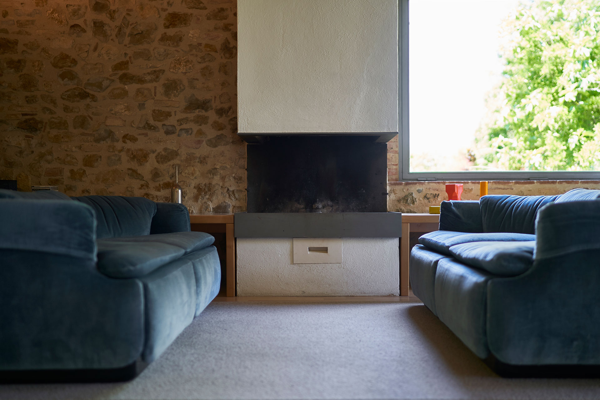 casale-di-cellole_farmhouse_tuscany-italy_canopy-interior-sofas-design.jpg