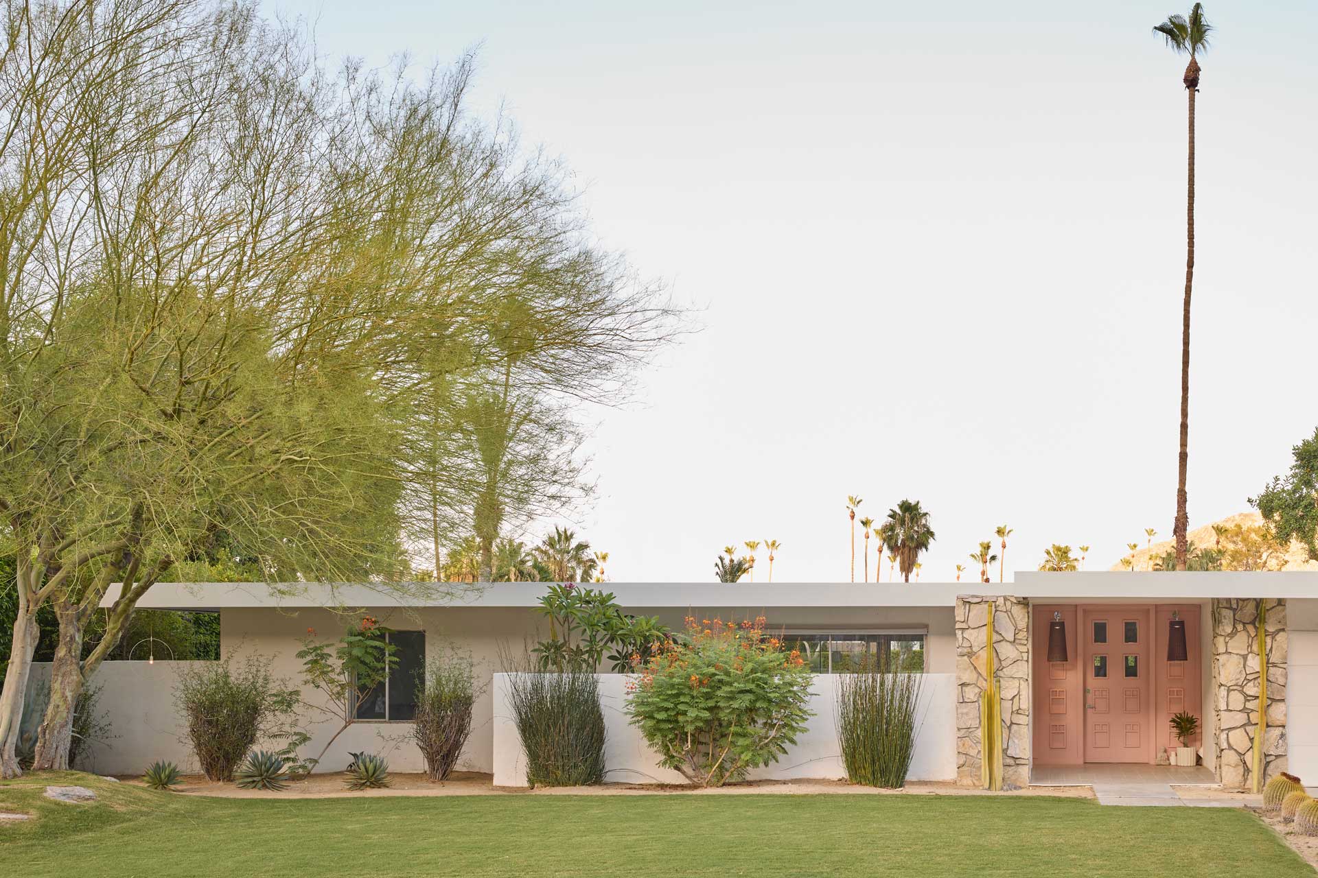 besveca-house_house_palm-springs-california_exterior.jpg