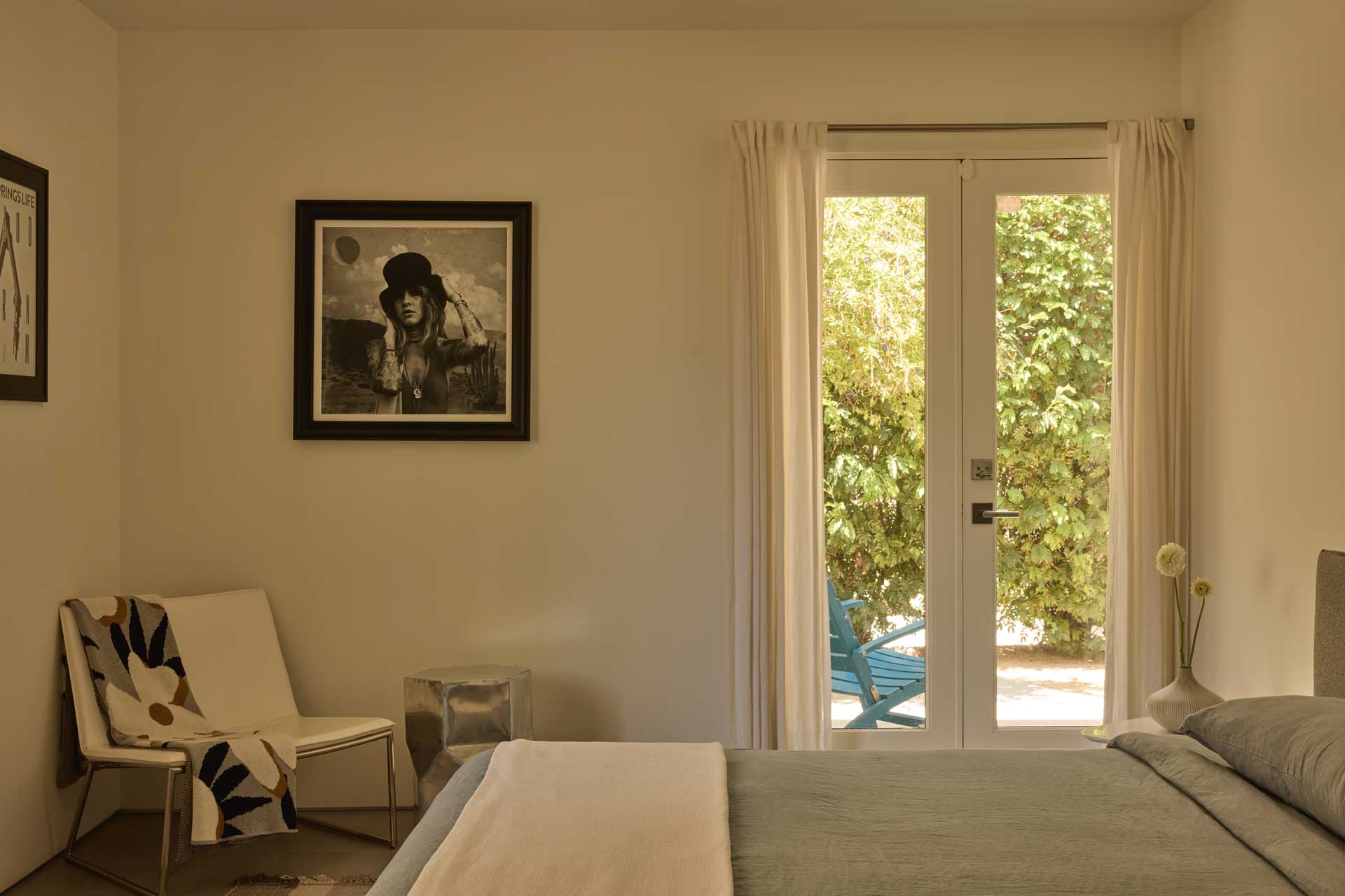 besveca-house_house_palm-springs-california_interior-bedroom.jpg