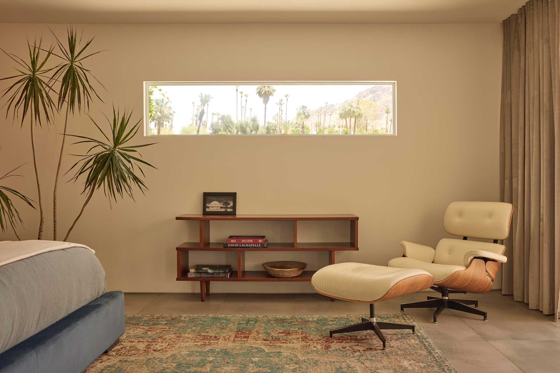 besveca-house_house_palm-springs-california_interior-bedroom-design.jpg