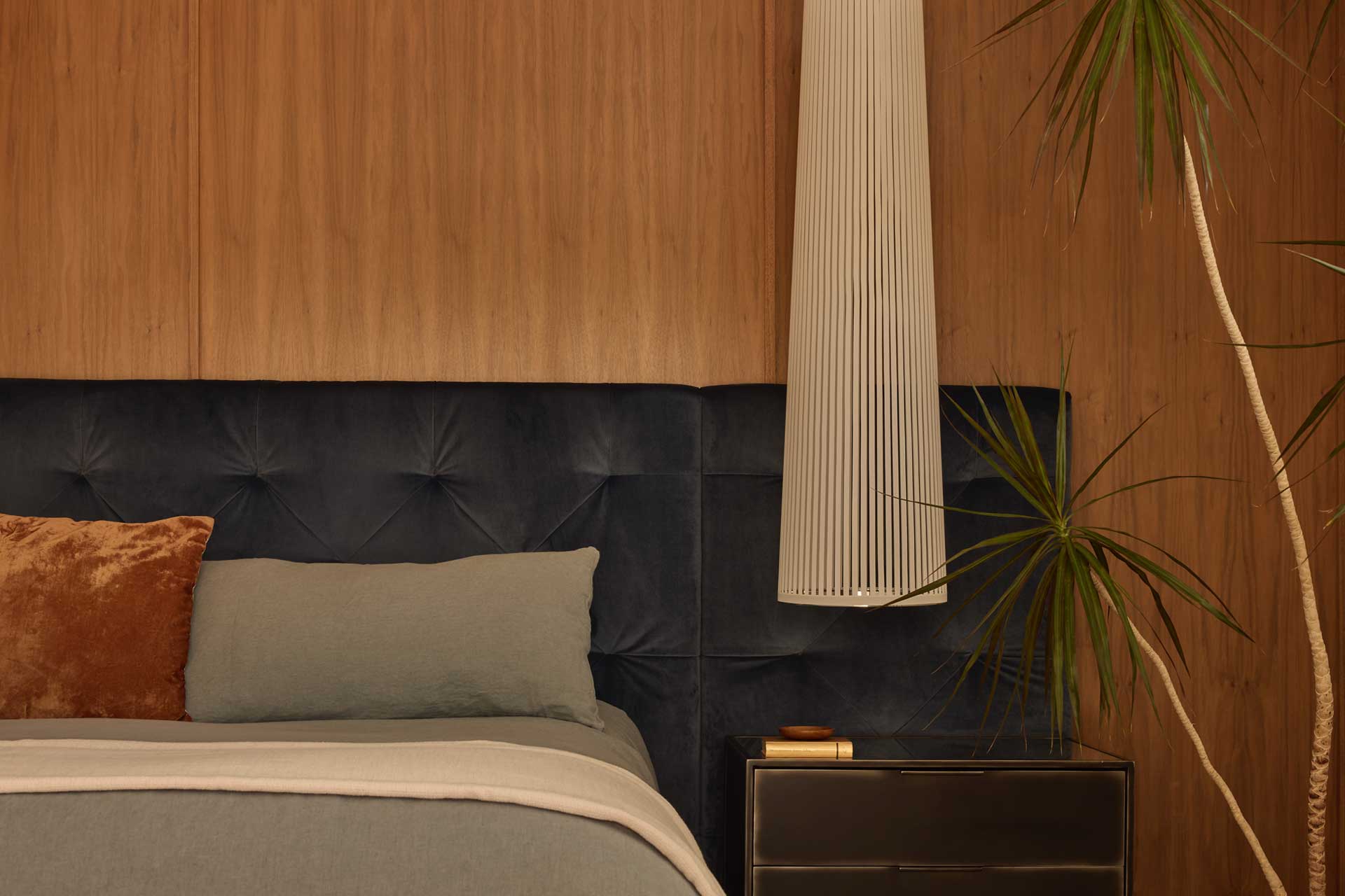 besveca-house_house_palm-springs-california_interior-bedroom-detail.jpg
