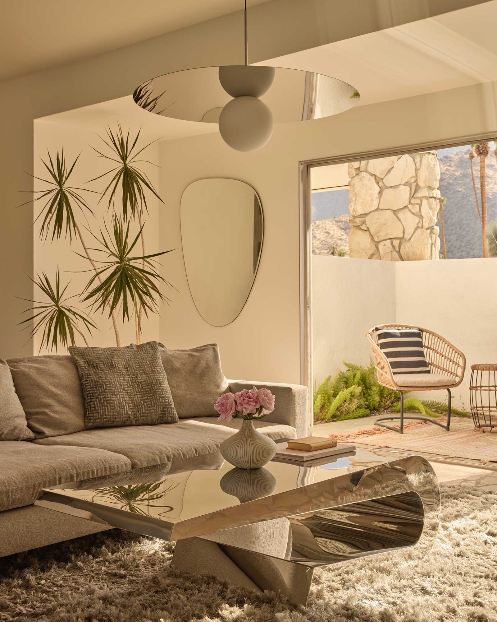 besveca-house_house_palm-springs-california_interior-living-room.jpg