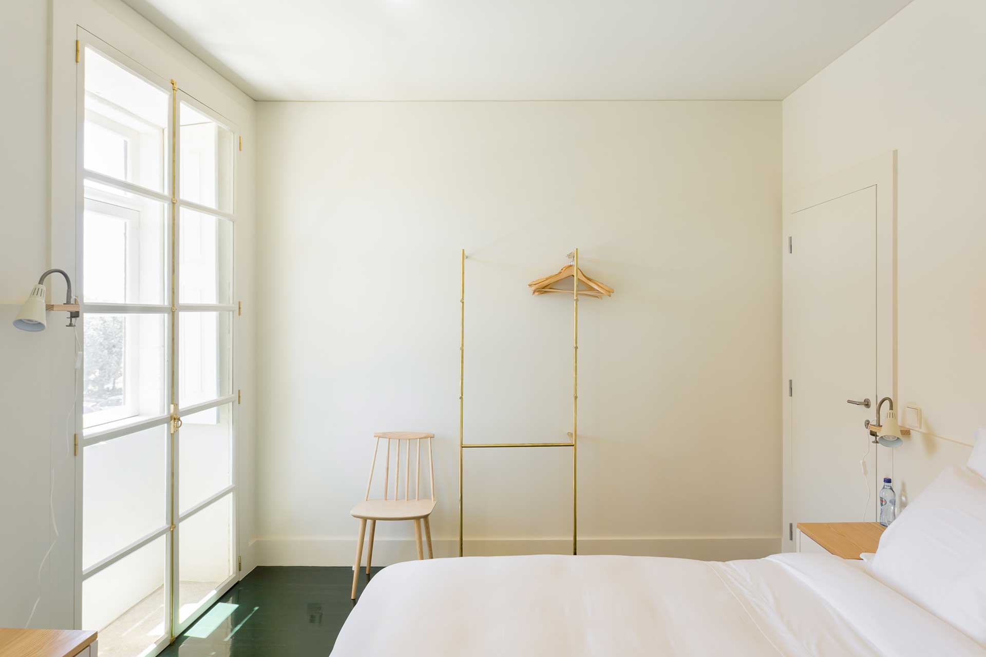 duas-portas-townhouse_small-hotel_porto-portugal_interior-bedroom-1.jpg