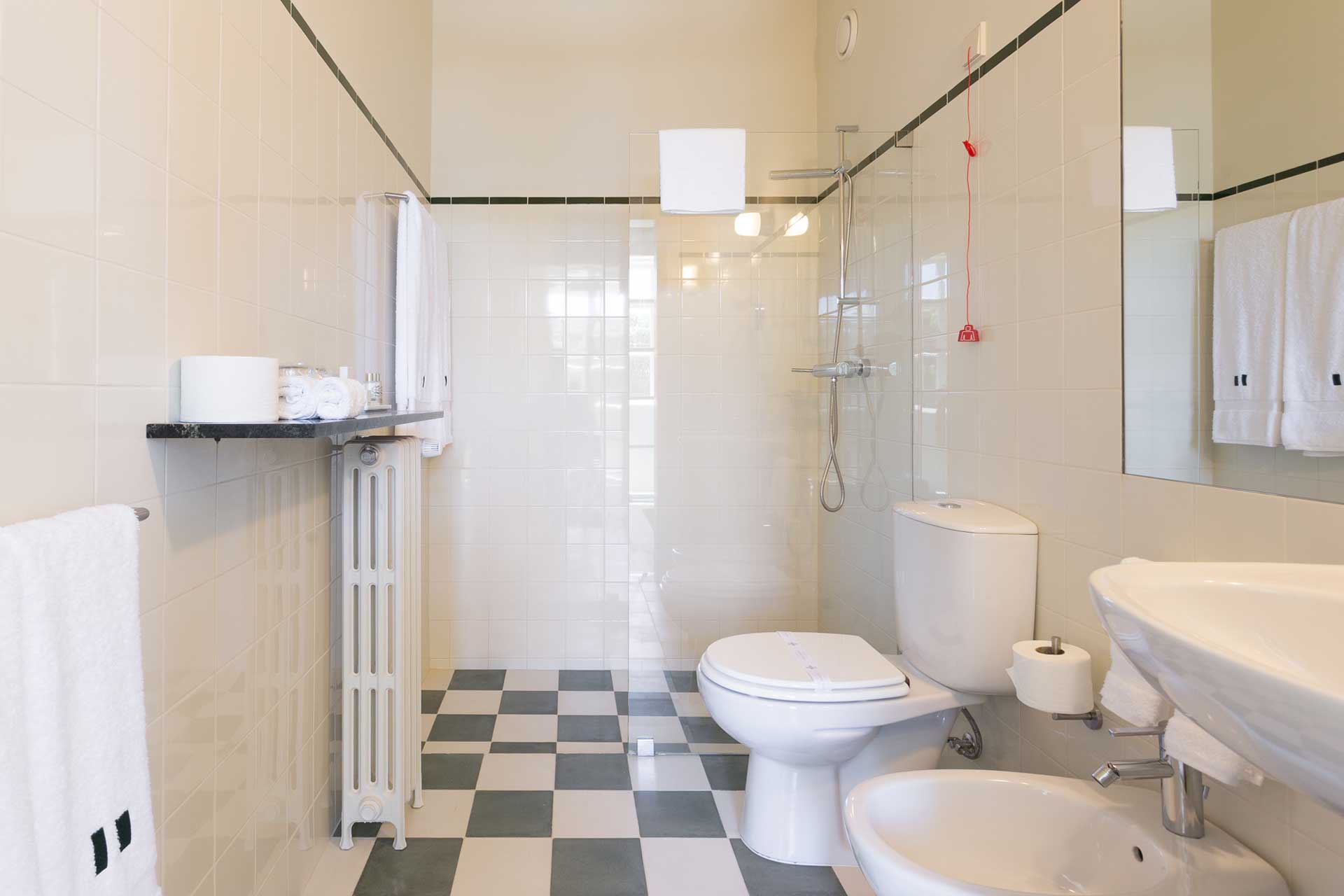 duas-portas-townhouse_small-hotel_porto-portugal_interior-bedroom-1-wc.jpg