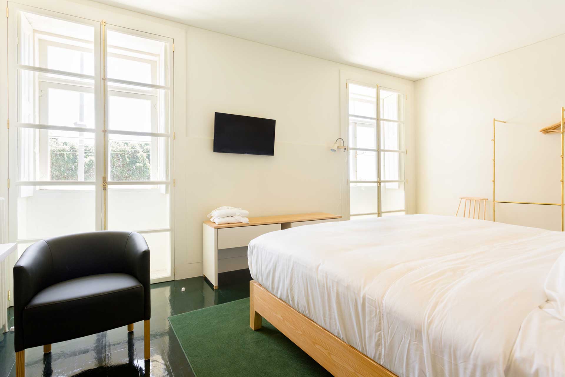duas-portas-townhouse_small-hotel_porto-portugal_interior-bedroom-1-window.jpg