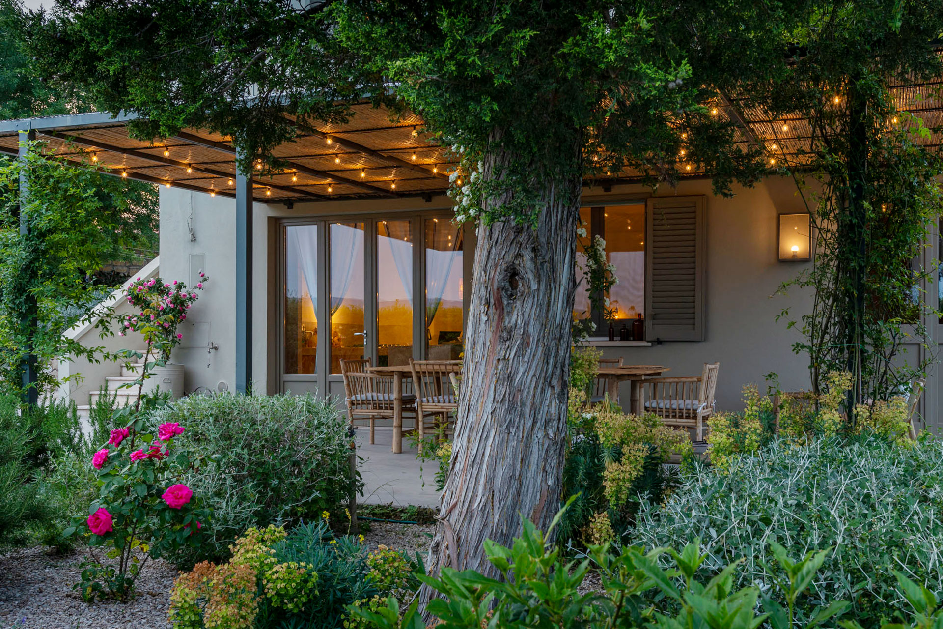 casa-tuja_house_molise-italy_exterior-detail-terrace.jpg