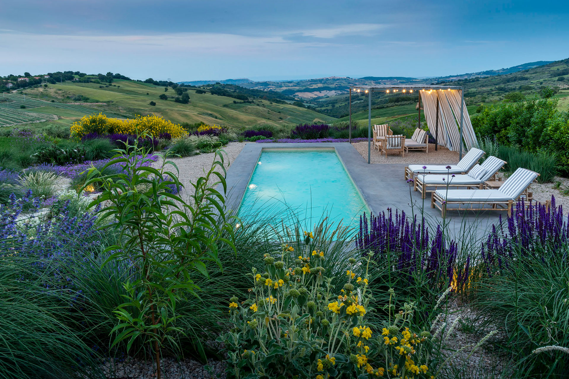 casa-tuja_house_molise-italy_exterior-dusk.jpg