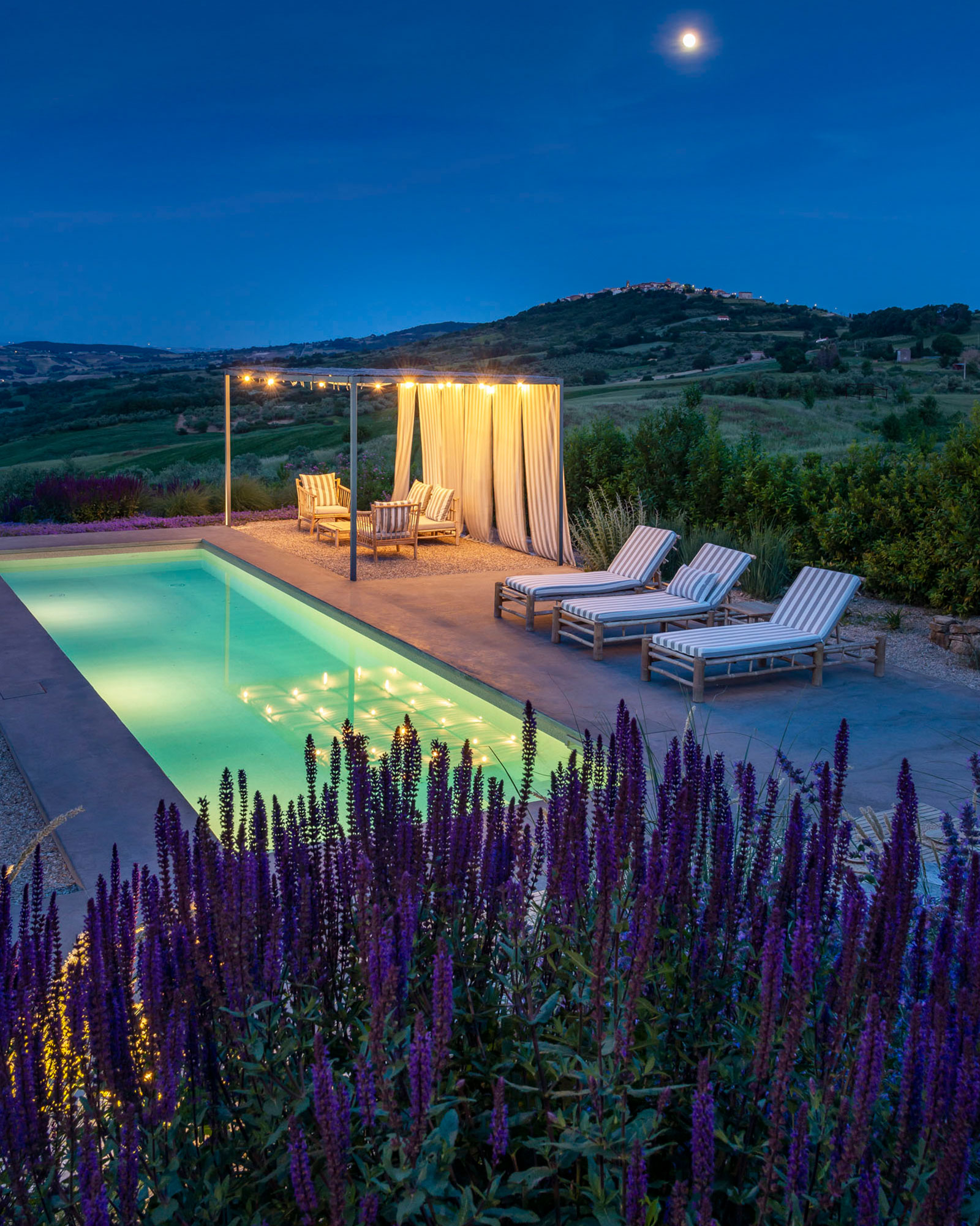casa-tuja_house_molise-italy_exterior-pool-night.jpg