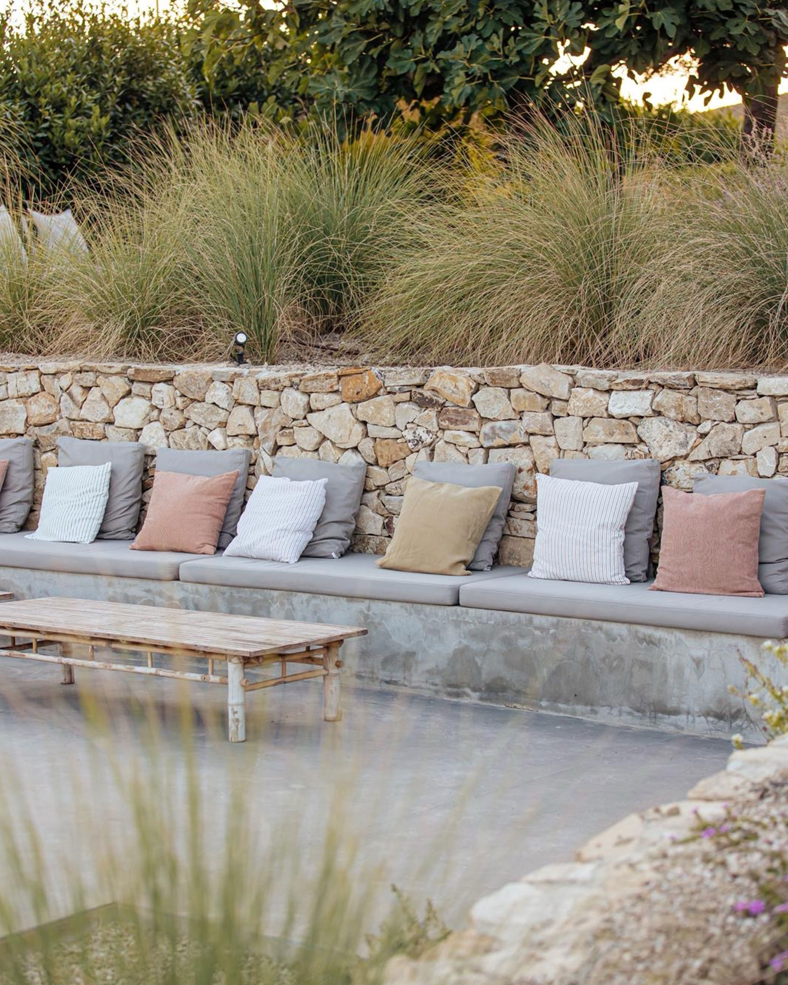 casa-tuja_house_molise-italy_exterior-seating.jpg