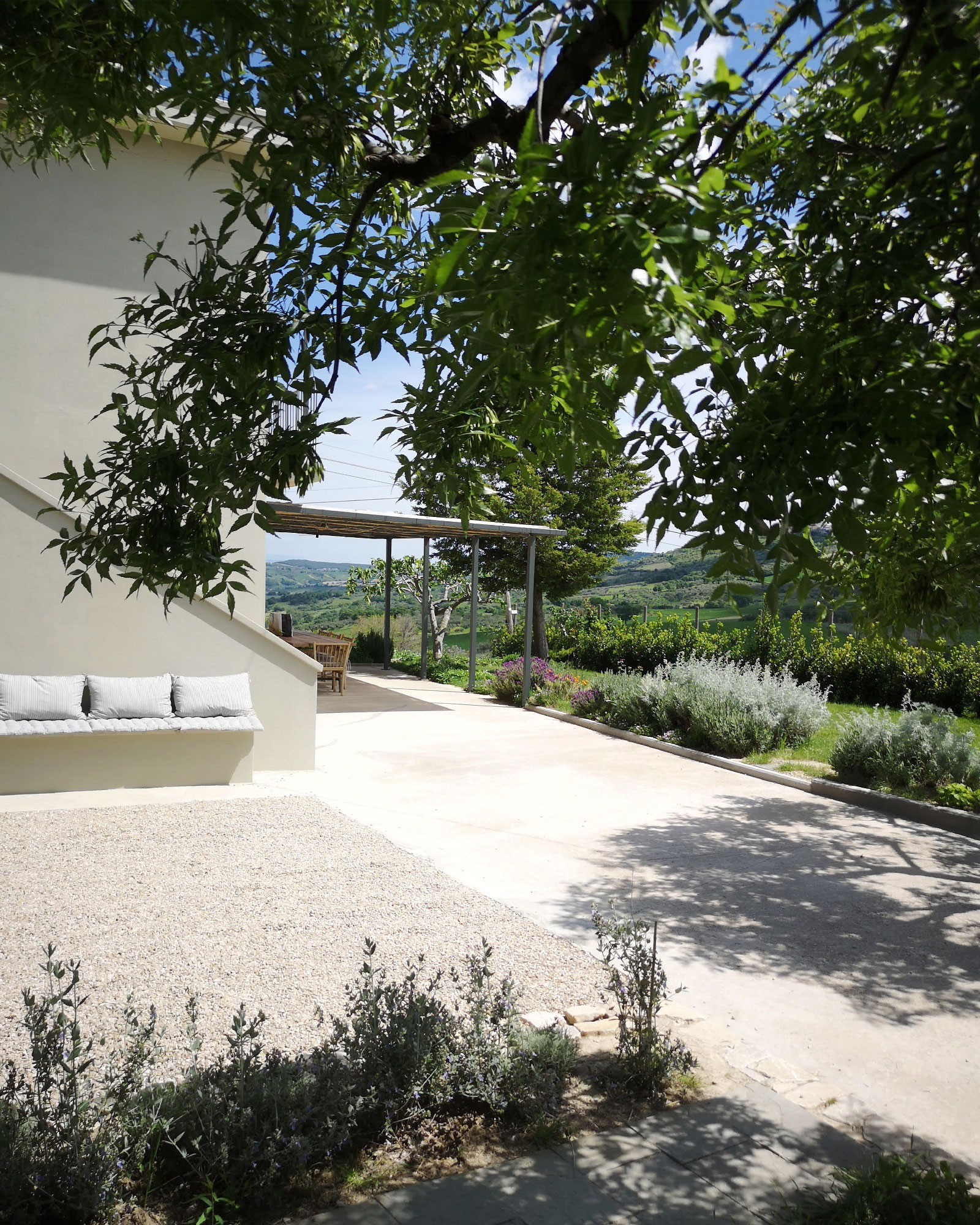casa-tuja_house_molise-italy_exterior-space.jpg