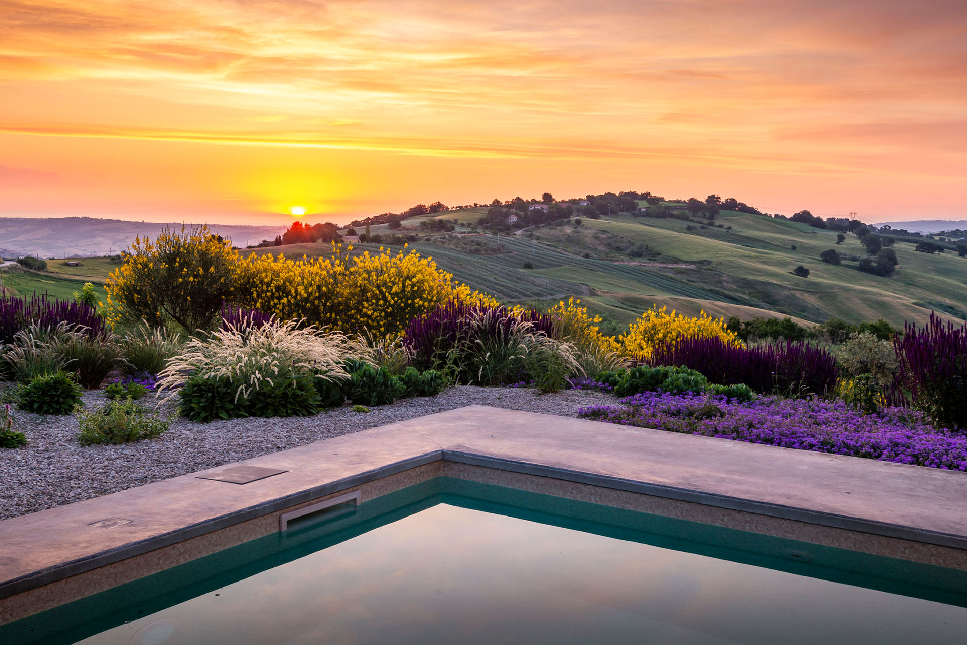 casa-tuja_house_molise-italy_exterior-sunset-view.jpg