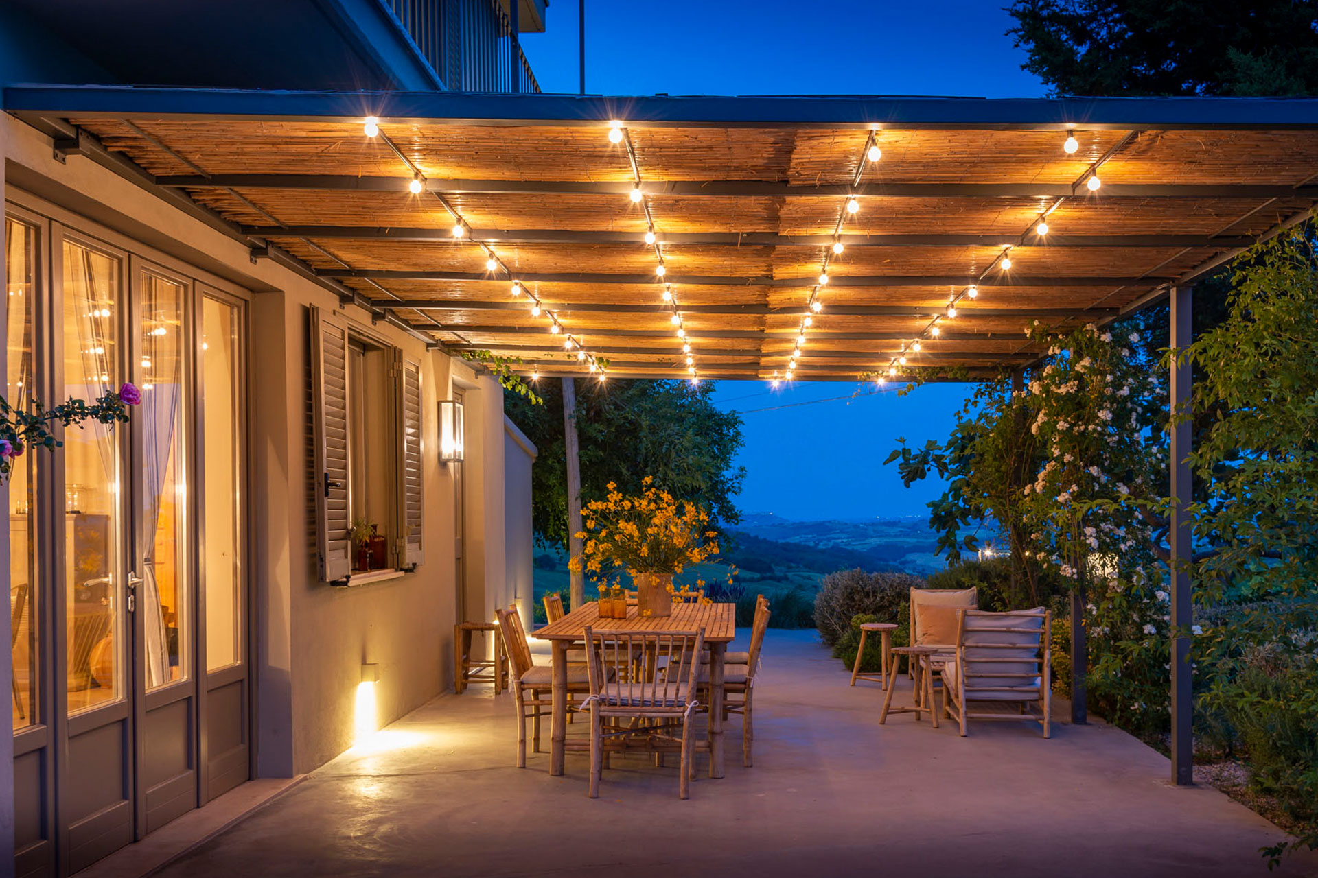 casa-tuja_house_molise-italy_exterior-terrace-night.jpg