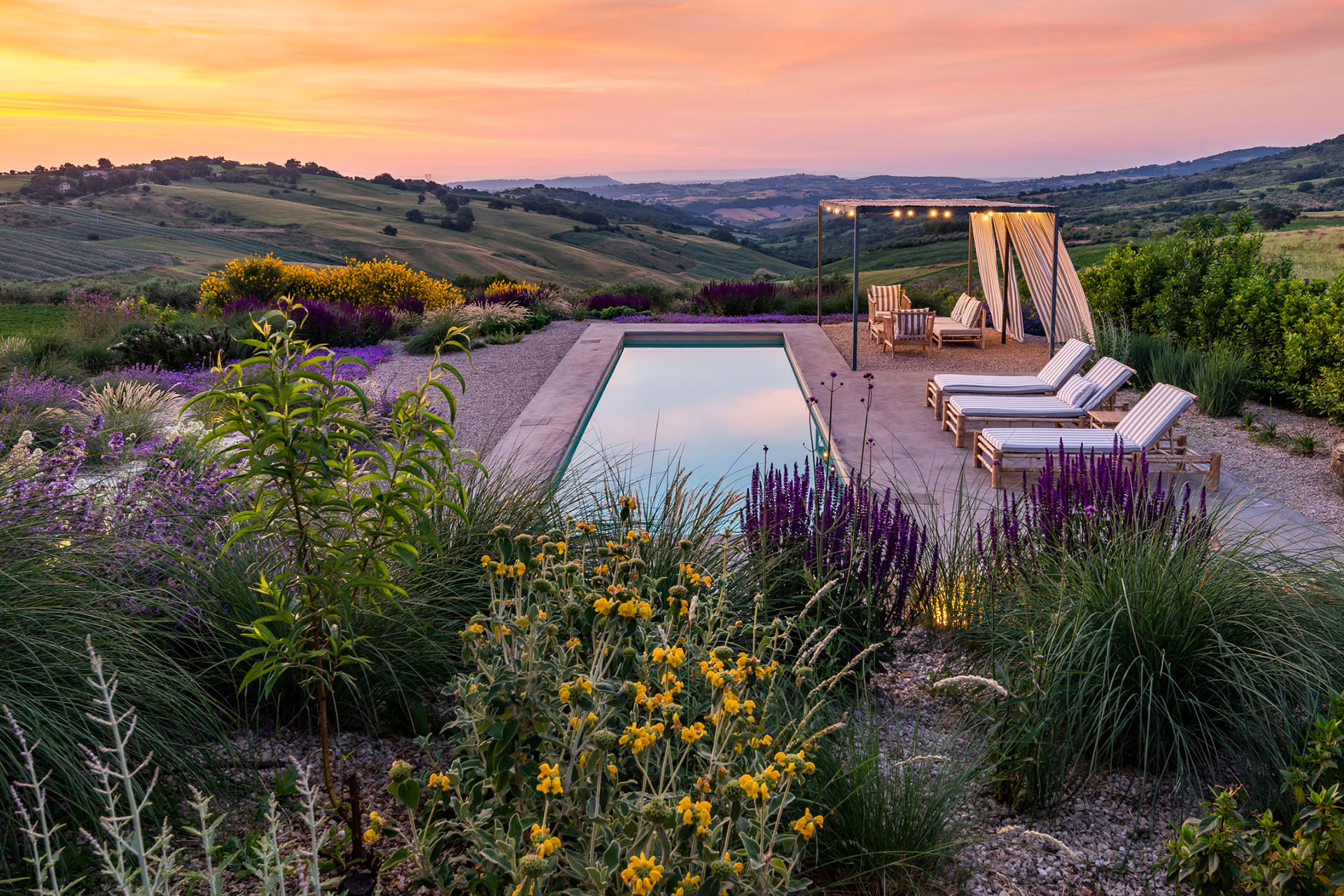 casa-tuja_house_molise-italy_exterior-view-sunset.jpg