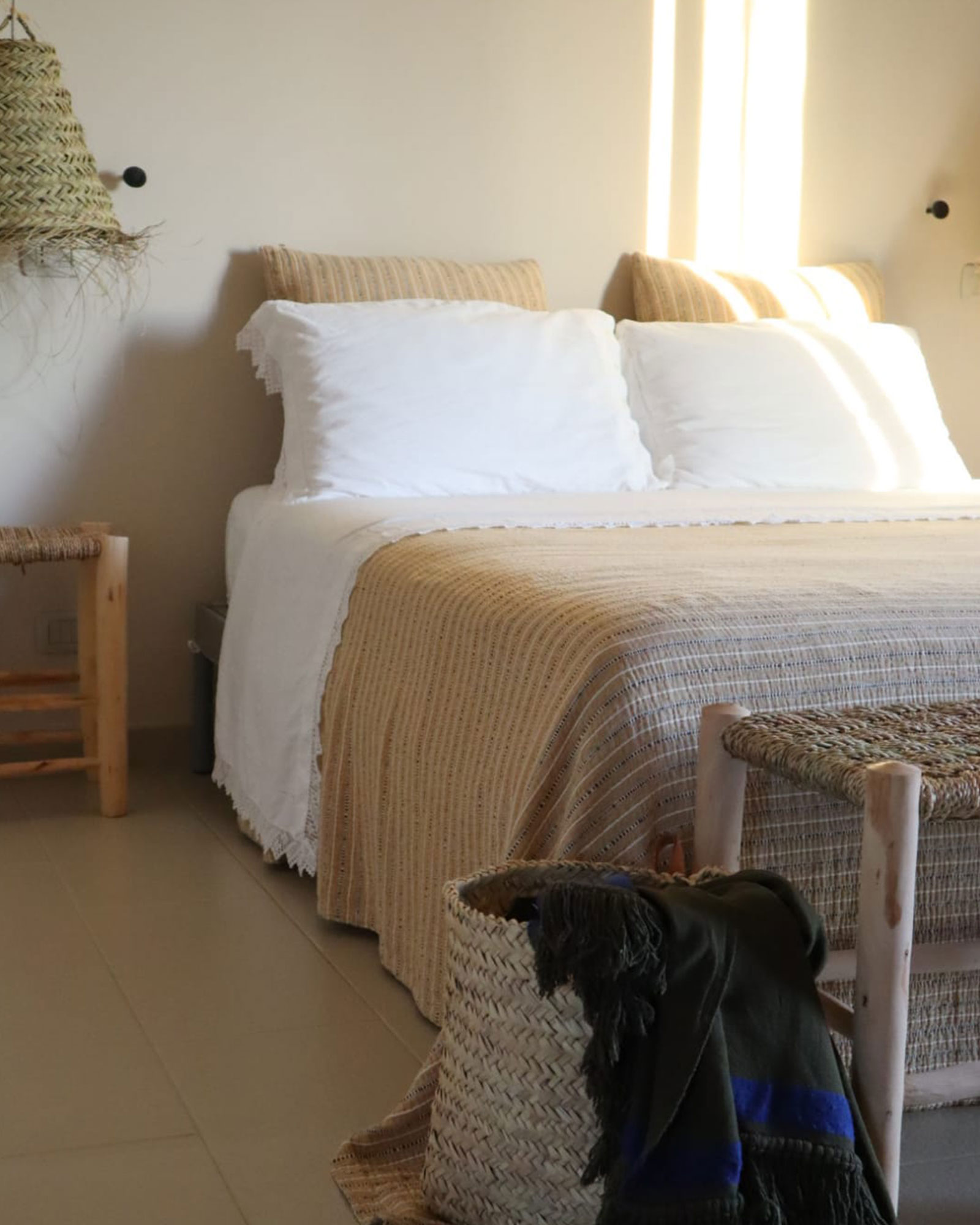 casa-tuja_house_molise-italy_interior-bed-2.jpg