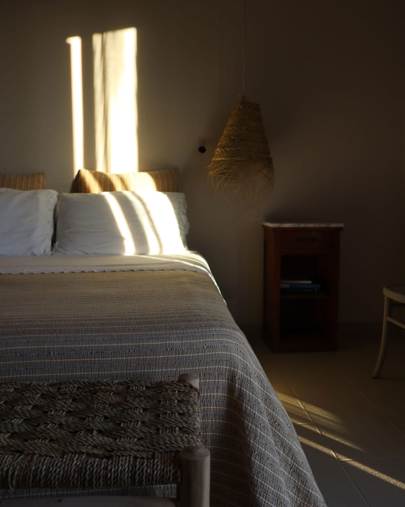 casa-tuja_house_molise-italy_interior-bedroom-shadow.jpg
