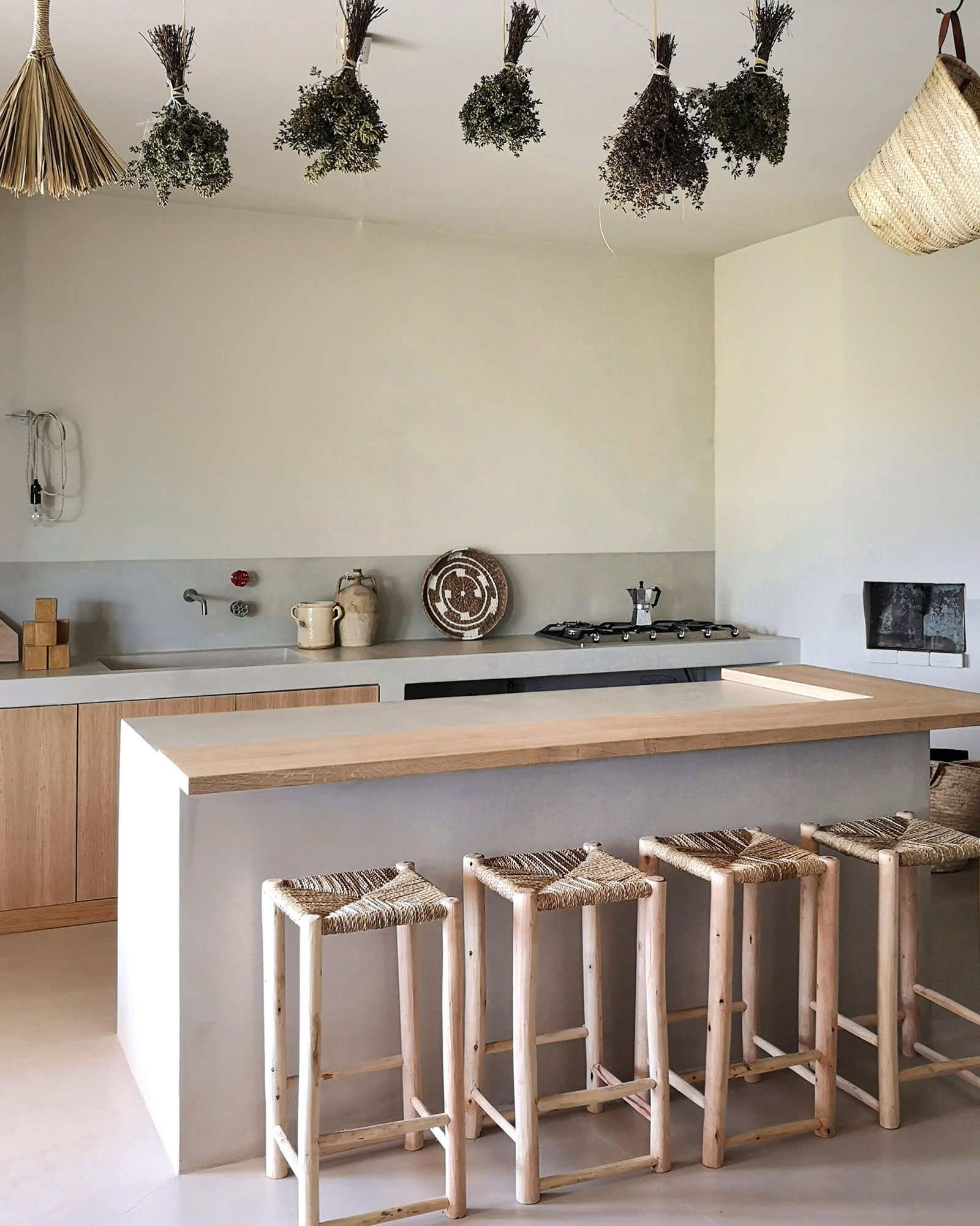 casa-tuja_house_molise-italy_interior-kitchen.jpg