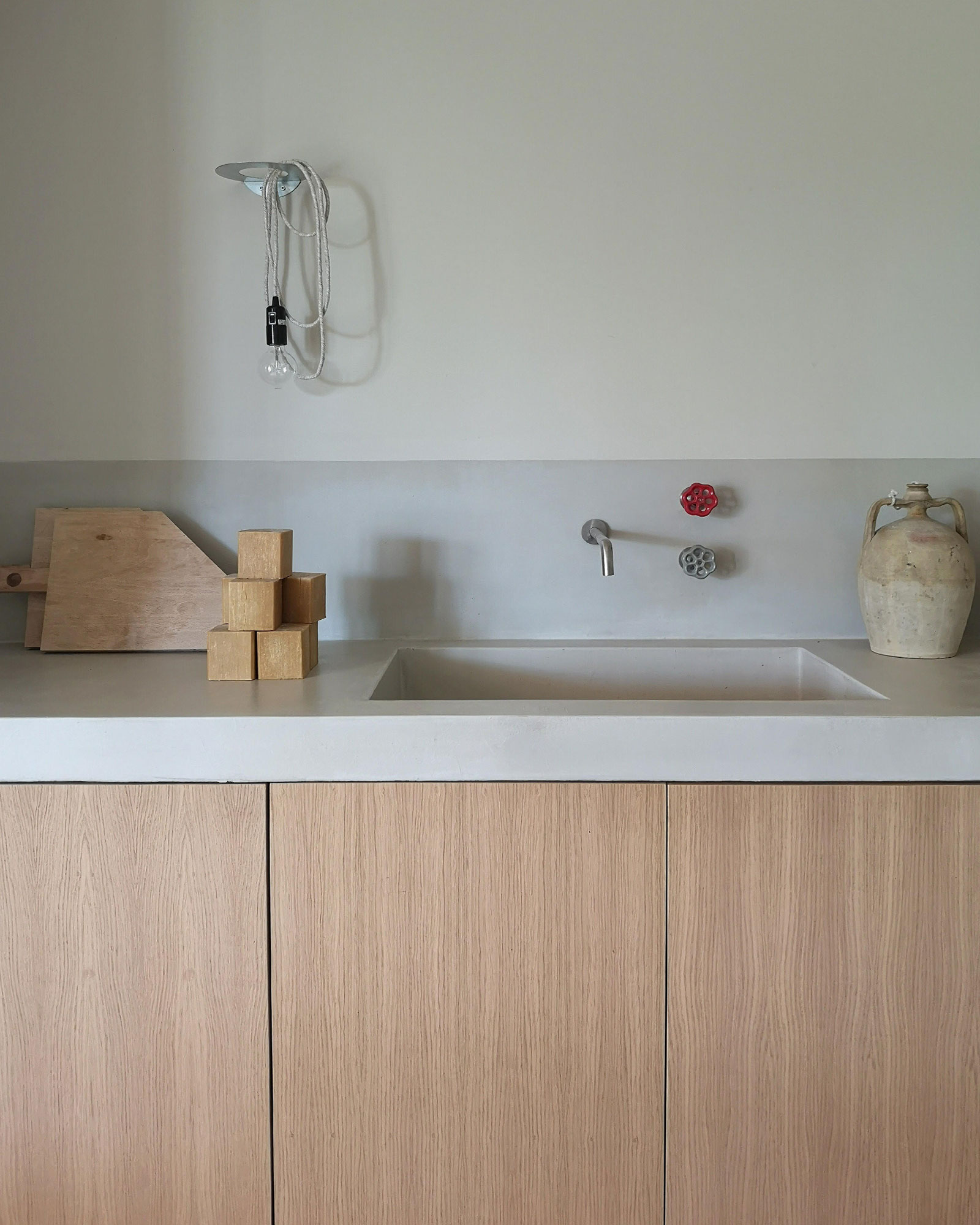 casa-tuja_house_molise-italy_interior-kitchen-design.jpg