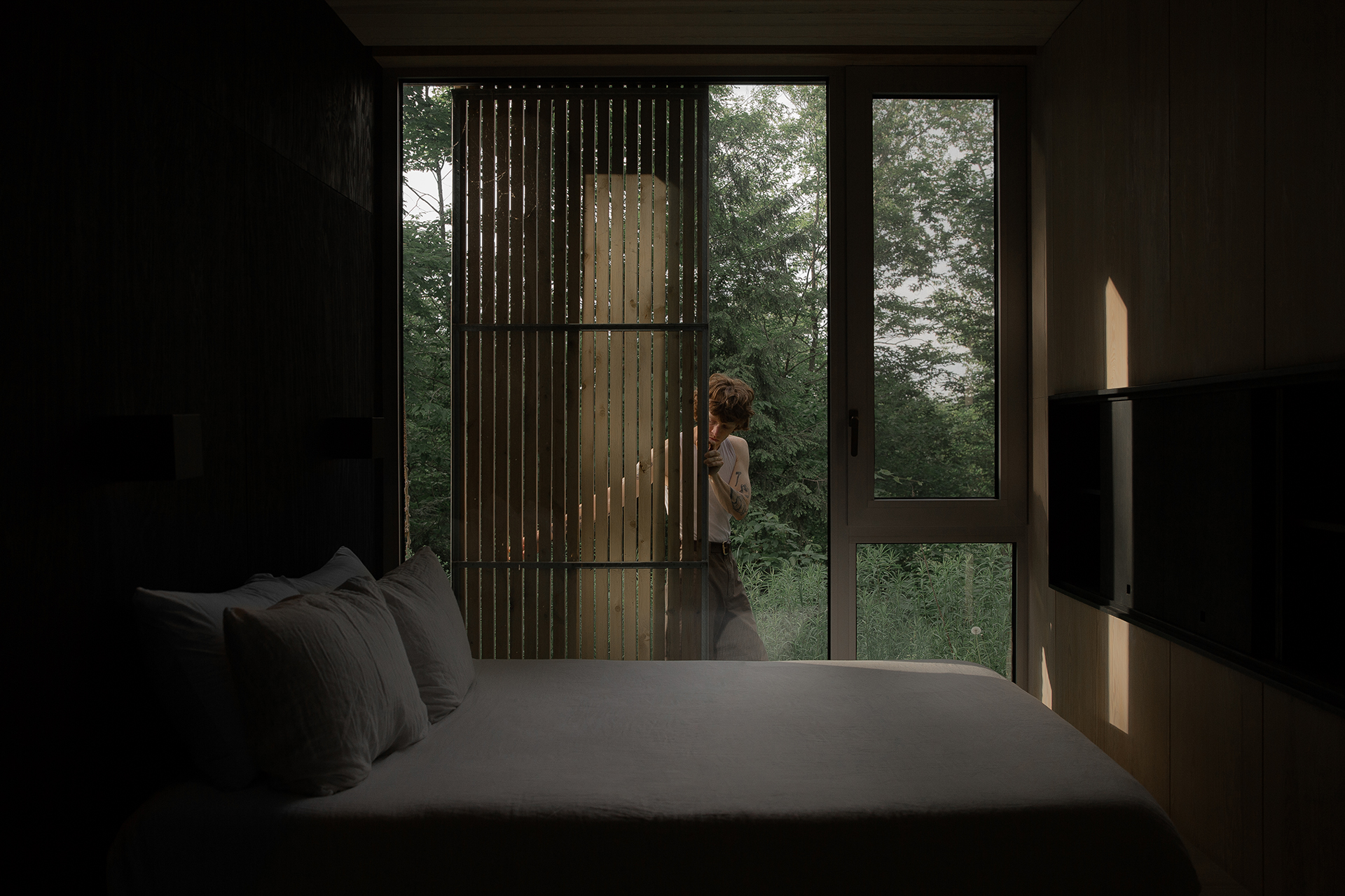 hinterhouse_cabin_quebec-canada_interior-bed-room.jpg