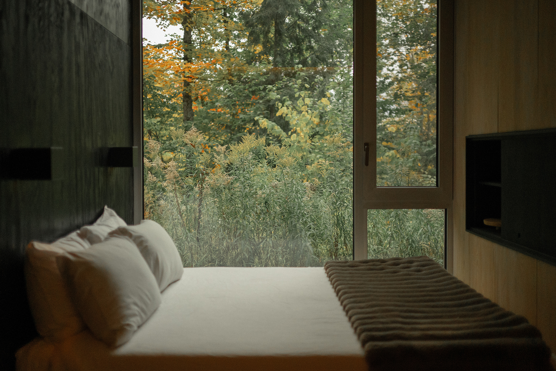 hinterhouse_cabin_quebec-canada_interior-bedroom.jpg