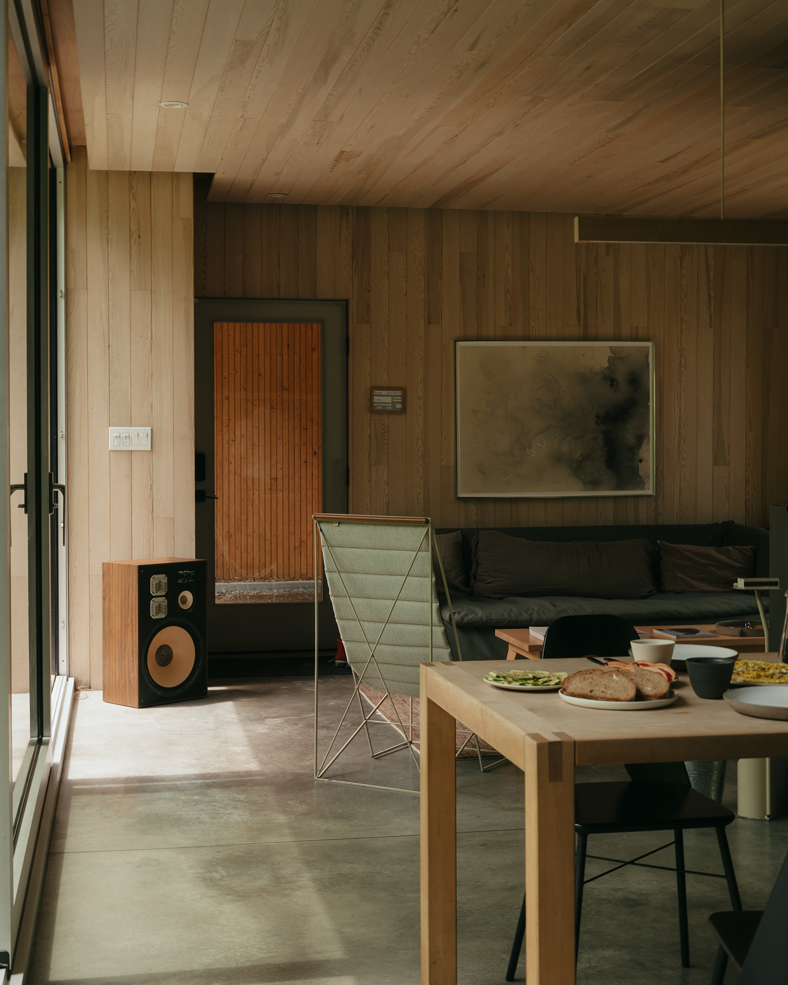 hinterhouse_cabin_quebec-canada_interior-space-detail.jpg