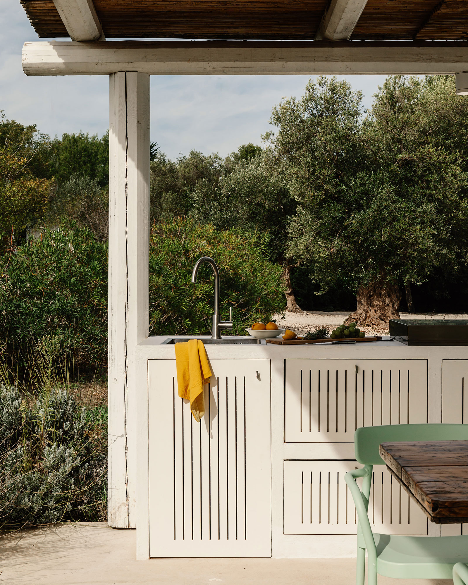 fasano-trullo_trullo_puglia-italy_exterior-kitchen.jpg