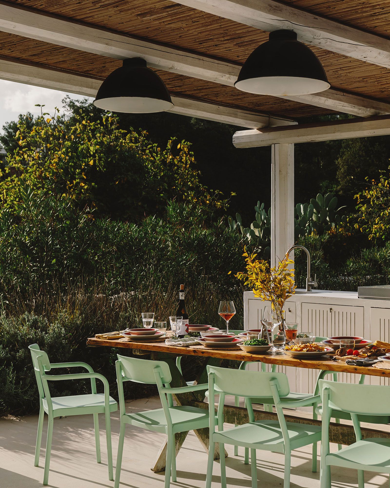 fasano-trullo_trullo_puglia-italy_exterior-terrace-table-design.jpg