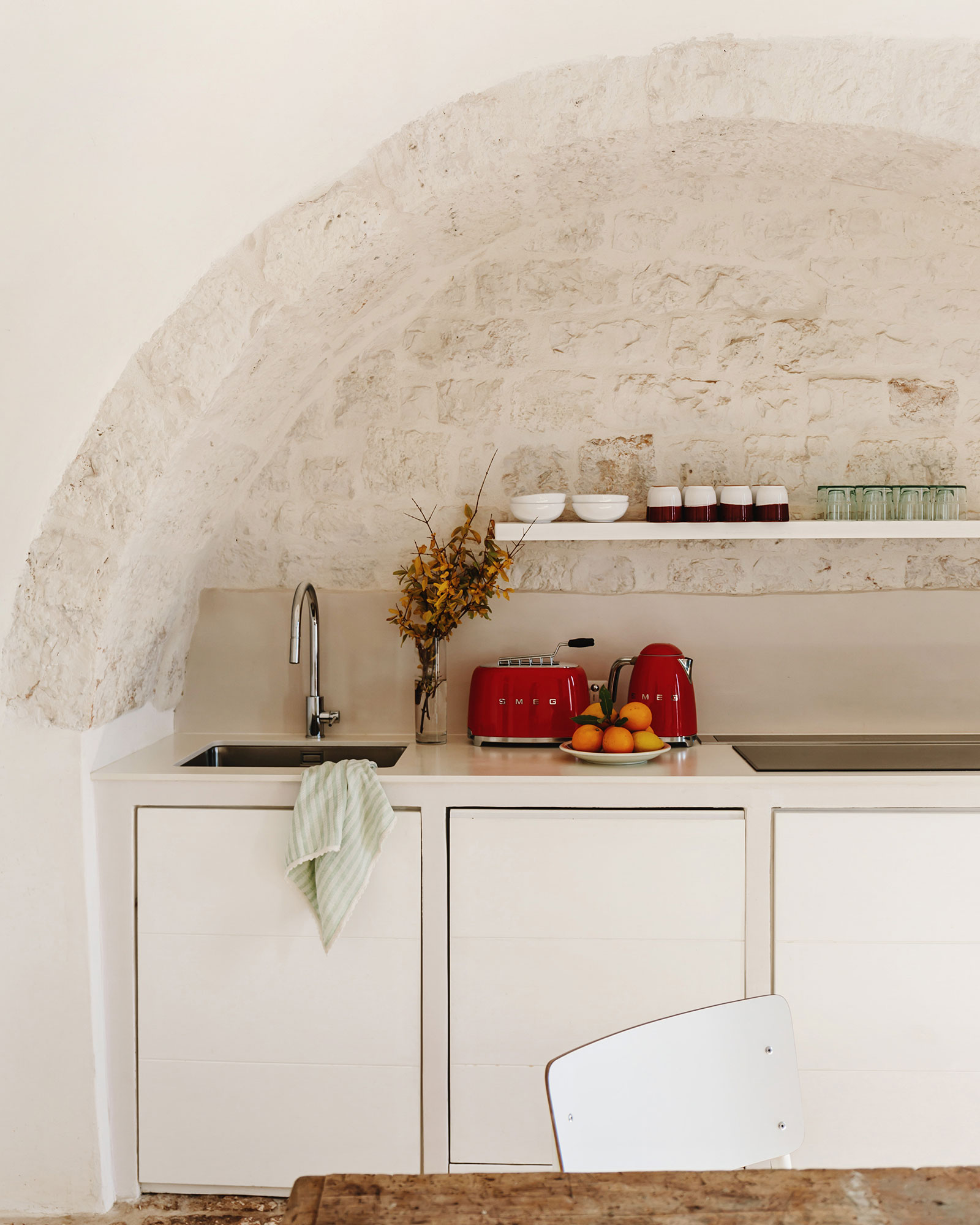 fasano-trullo_trullo_puglia-italy_interior-kitchen.jpg