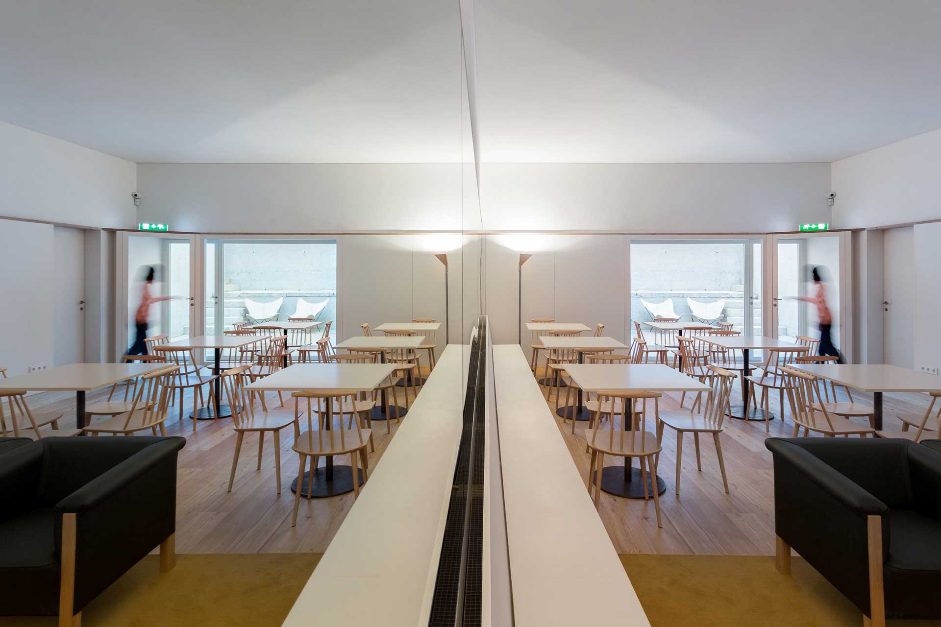 duas-portas-townhouse_smallhotel_porto-portugal_interior-space.jpg