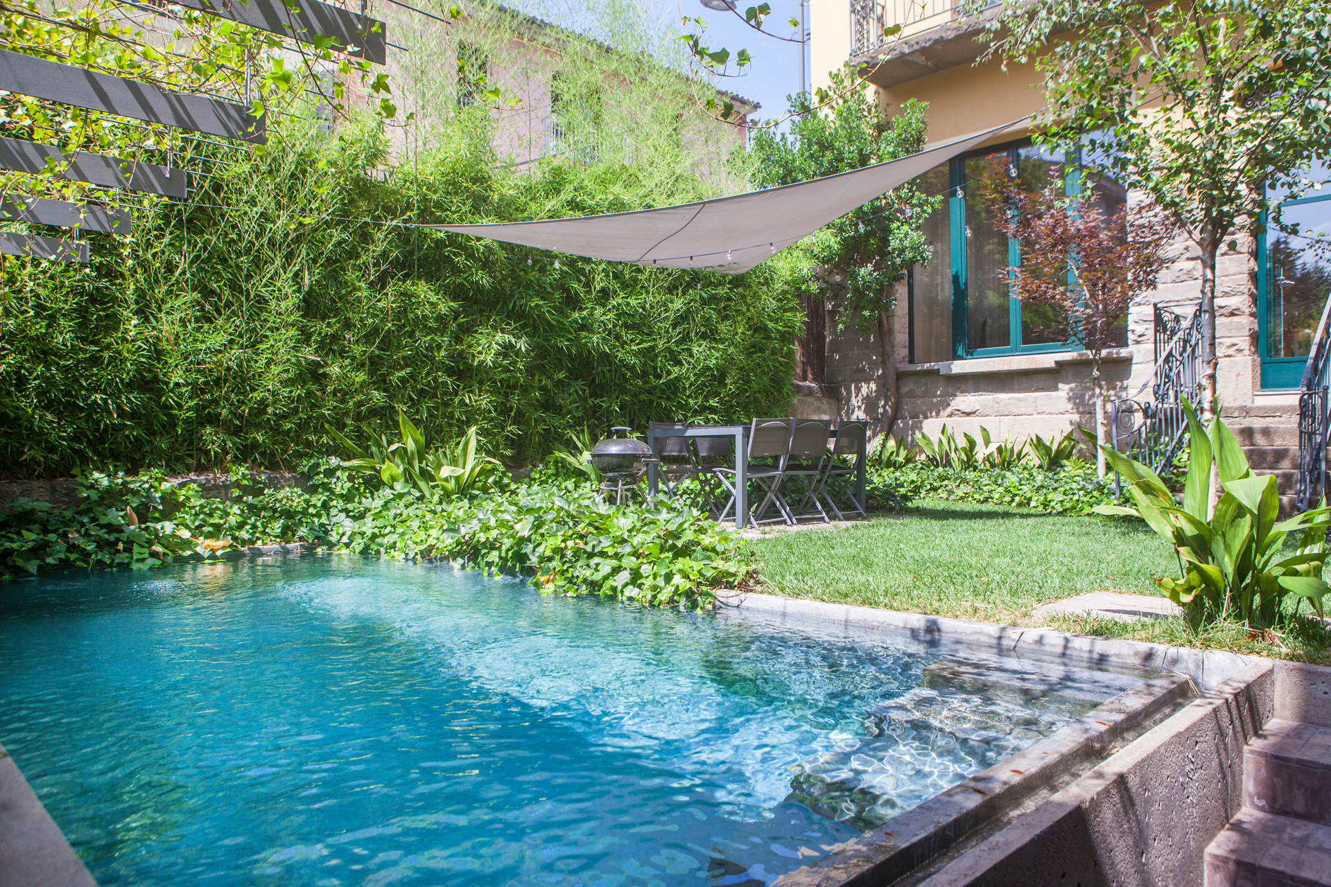 fabrica-descals_house_girona_exterior-pool-garden.jpg