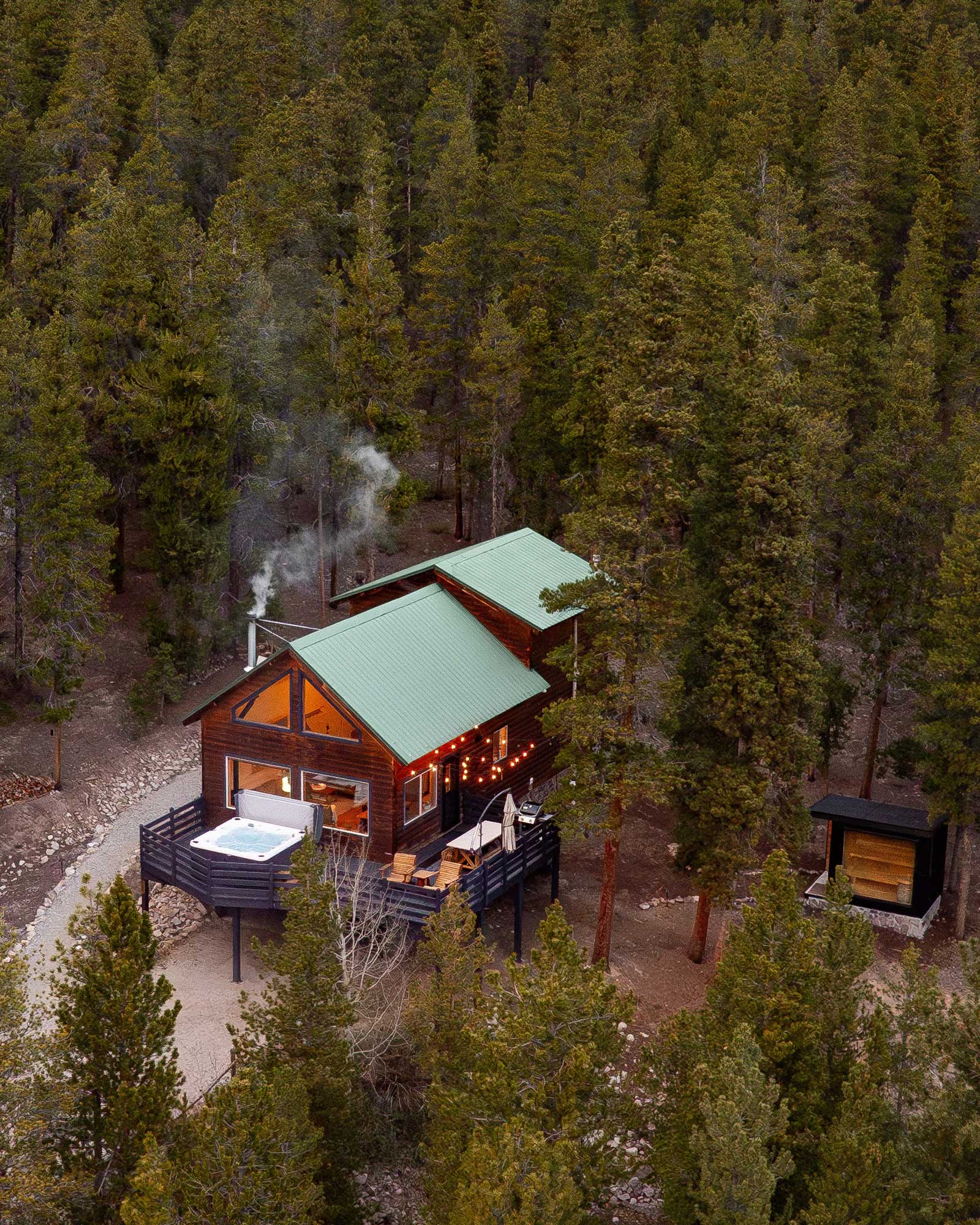alpenglow-cabin_cabin_colorado-us_exterior-drone.jpg