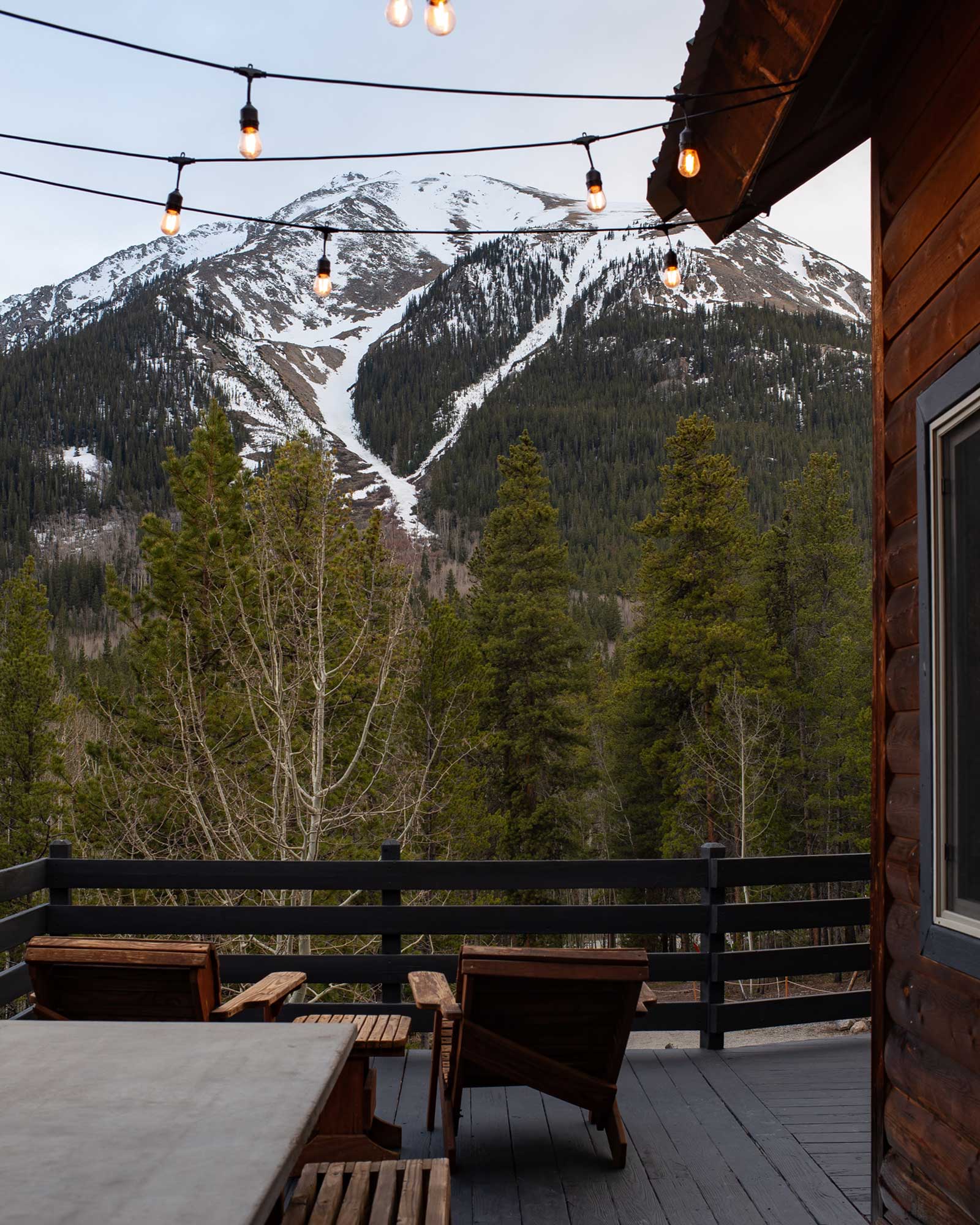 alpenglow-cabin_cabin_colorado-us_exterior-light.jpg
