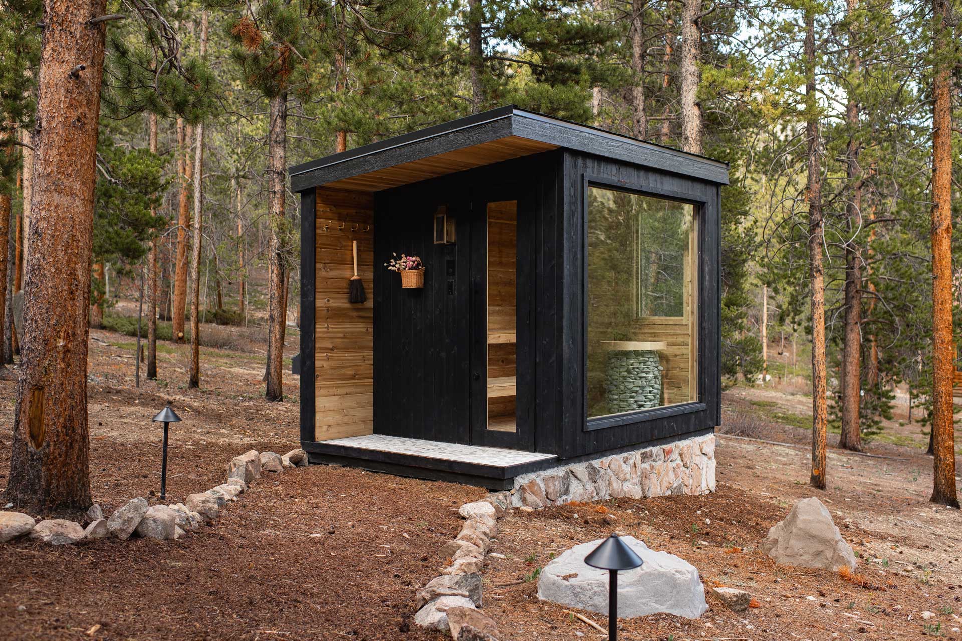 alpenglow-cabin_cabin_colorado-us_exterior-sauna.jpg