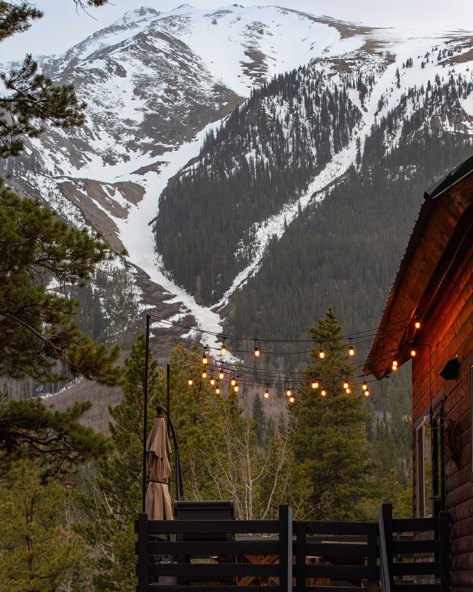 alpenglow-cabin_cabin_colorado-us_exterior-terrace.jpg