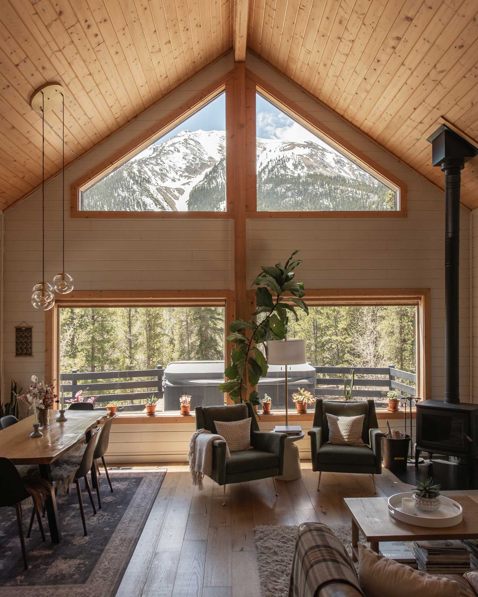 alpenglow-cabin_cabin_colorado-us_interior-design-living.jpg