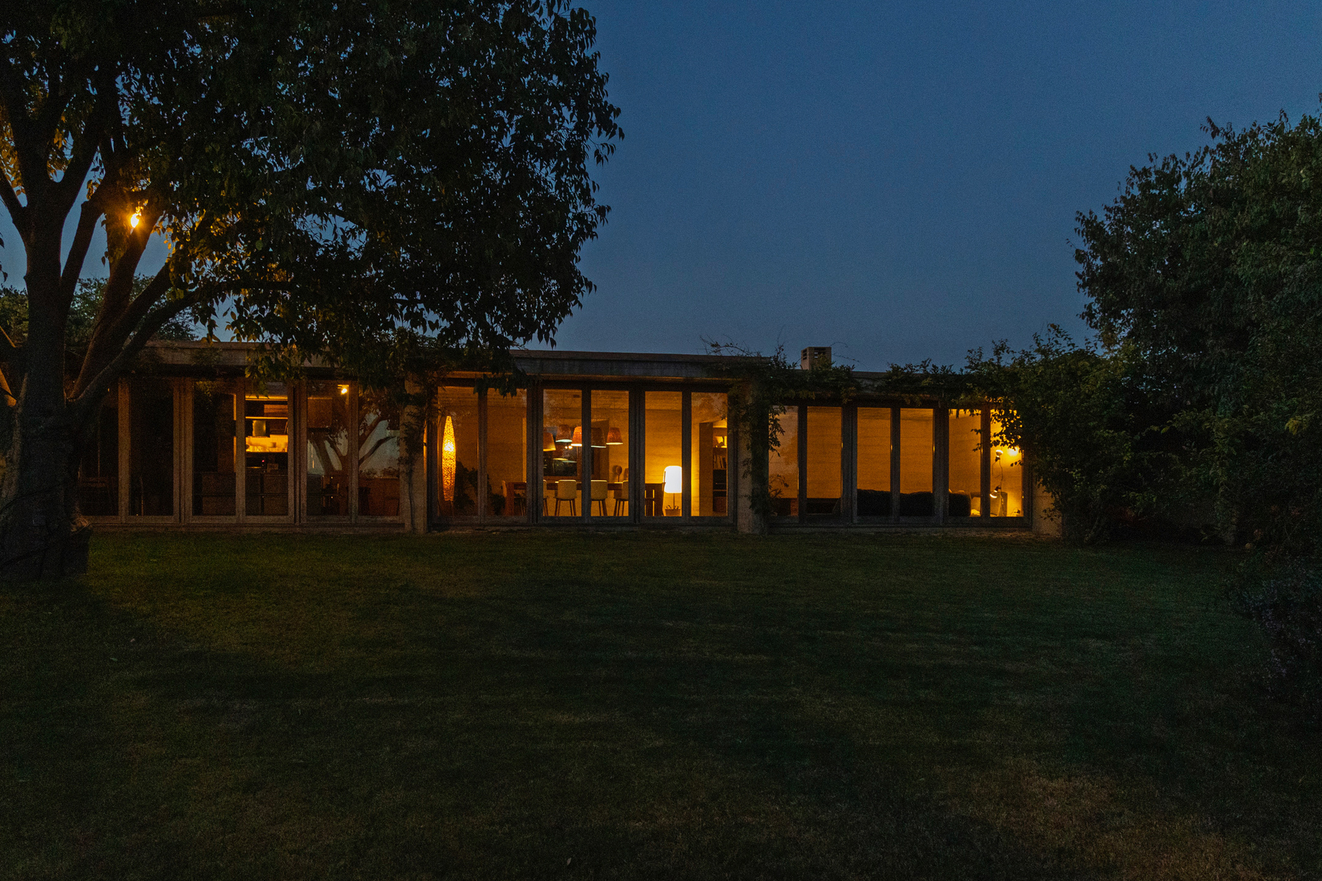 casa-1413_house_Catalonia-spain_exterior-night.jpg