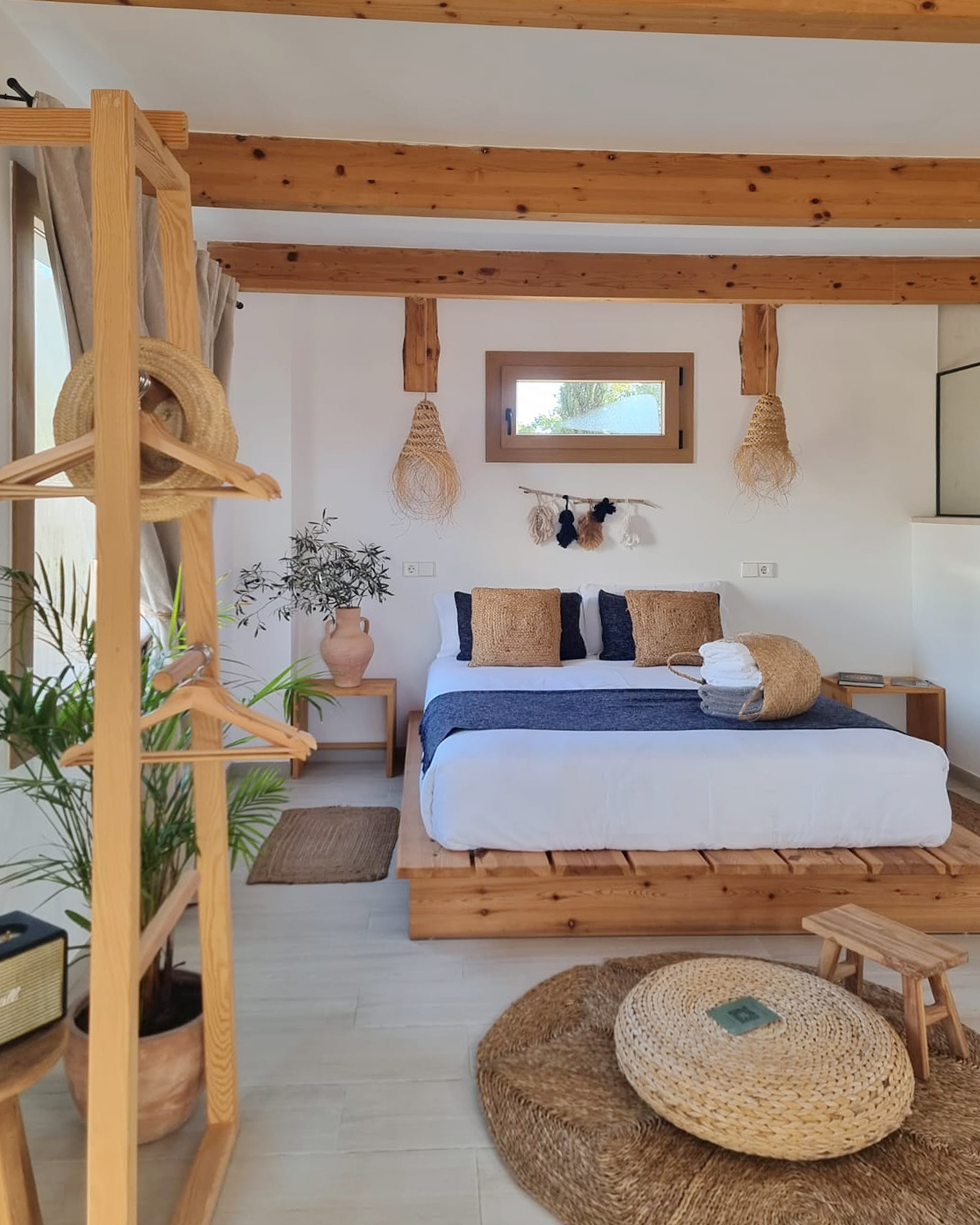 eco-finca-sa-becadeta_cottage_Balearic-Islands-spain_interior-bed-room.jpg