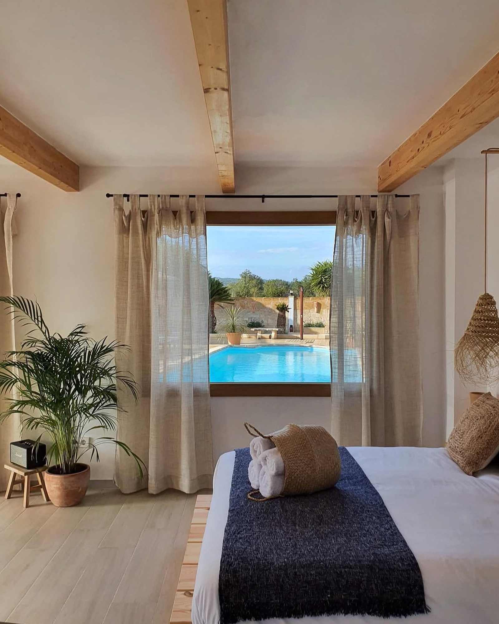 eco-finca-sa-becadeta_cottage_Balearic-Islands-spain_interior-bedroom-window.jpg