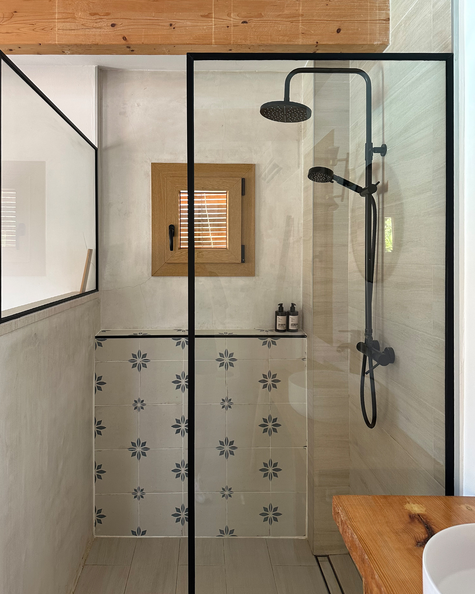 eco-finca-sa-becadeta_cottage_Balearic-Islands-spain_interior-shower.jpg