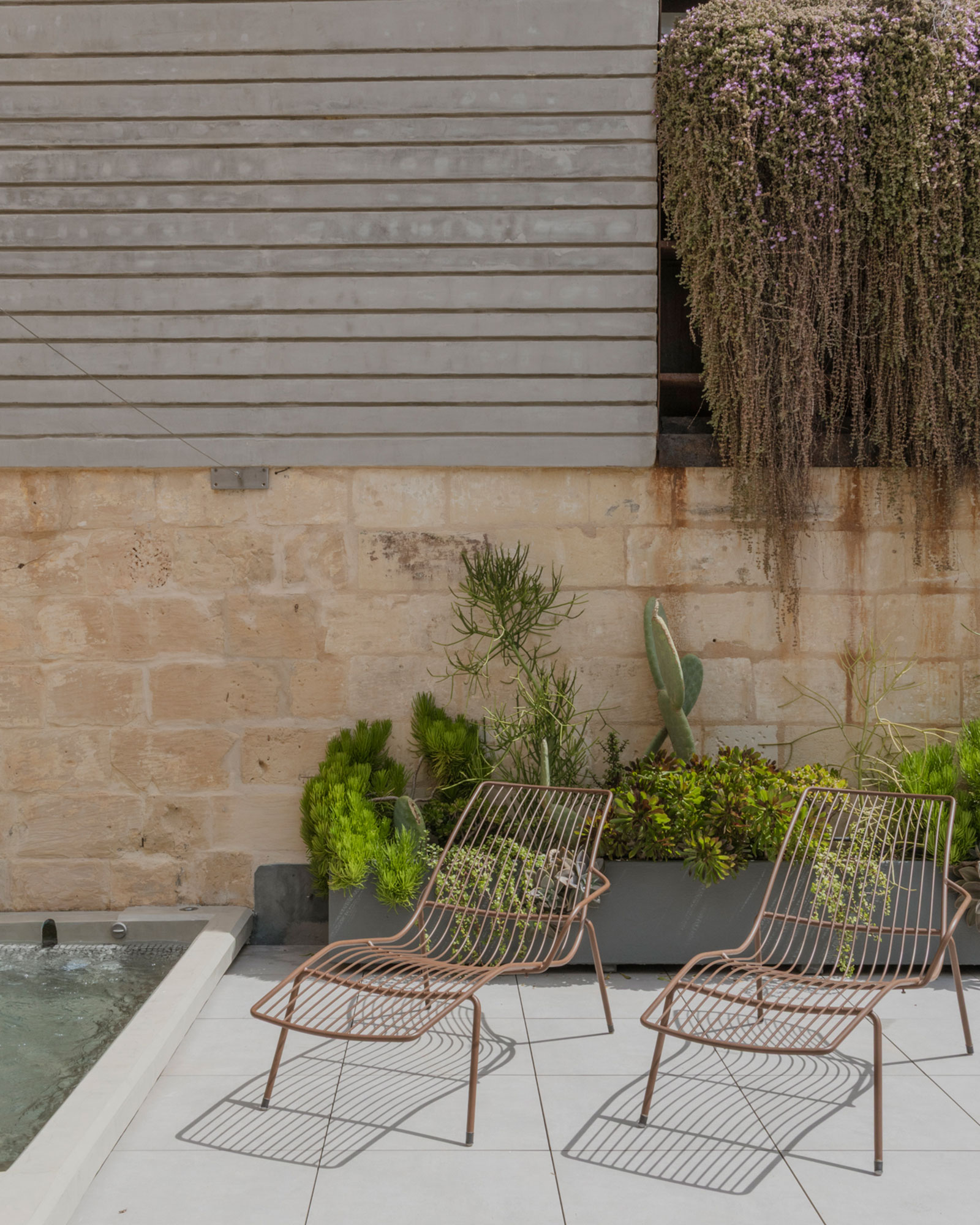 valletta-vintage-doma_apartment_Valletta-malta_exterior-chairs.jpg