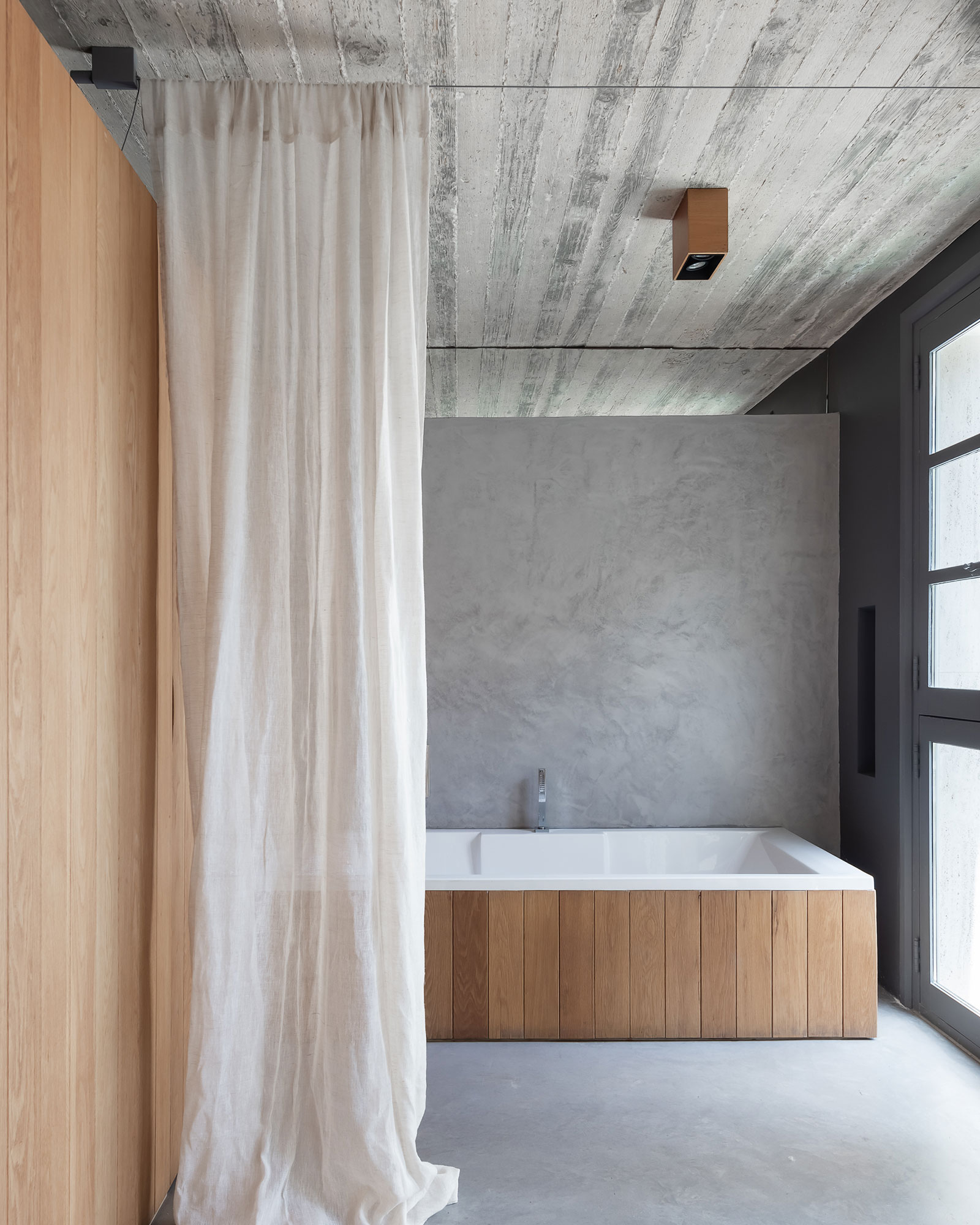 valletta-vintage-doma_apartment_Valletta-malta_interior-bathroom-tub.jpg
